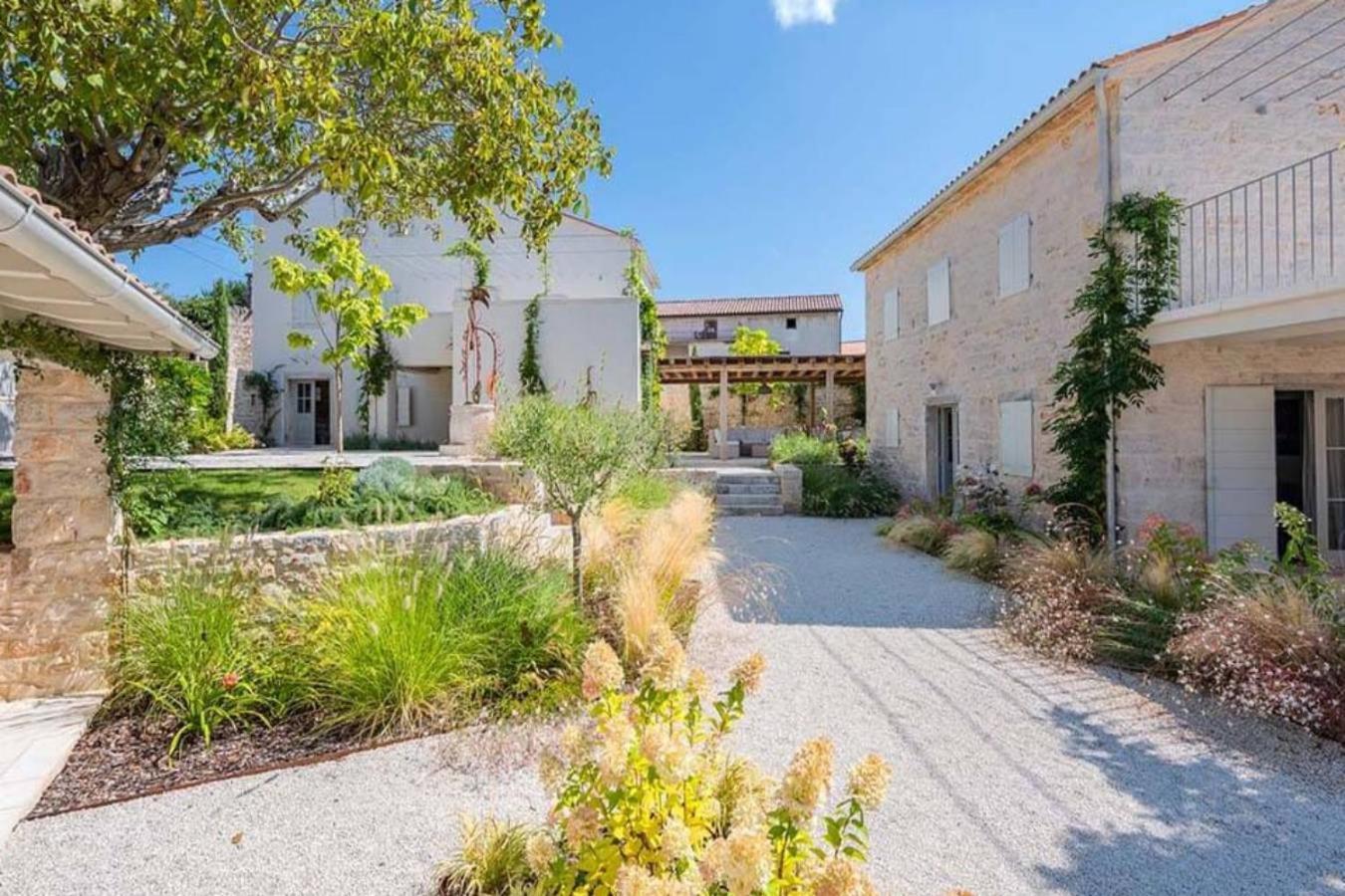 Villa Charlotte for 14 persons with 73m2 Pool in Central Istria - Daily Housekeeping & Breakfast Service