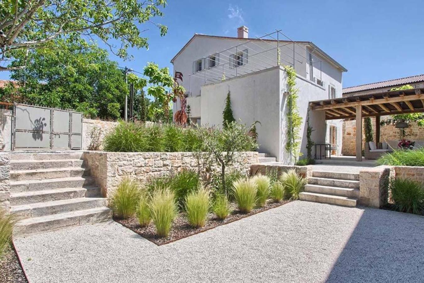 Villa Charlotte for 14 persons with 73m2 Pool in Central Istria - Daily Housekeeping & Breakfast Service