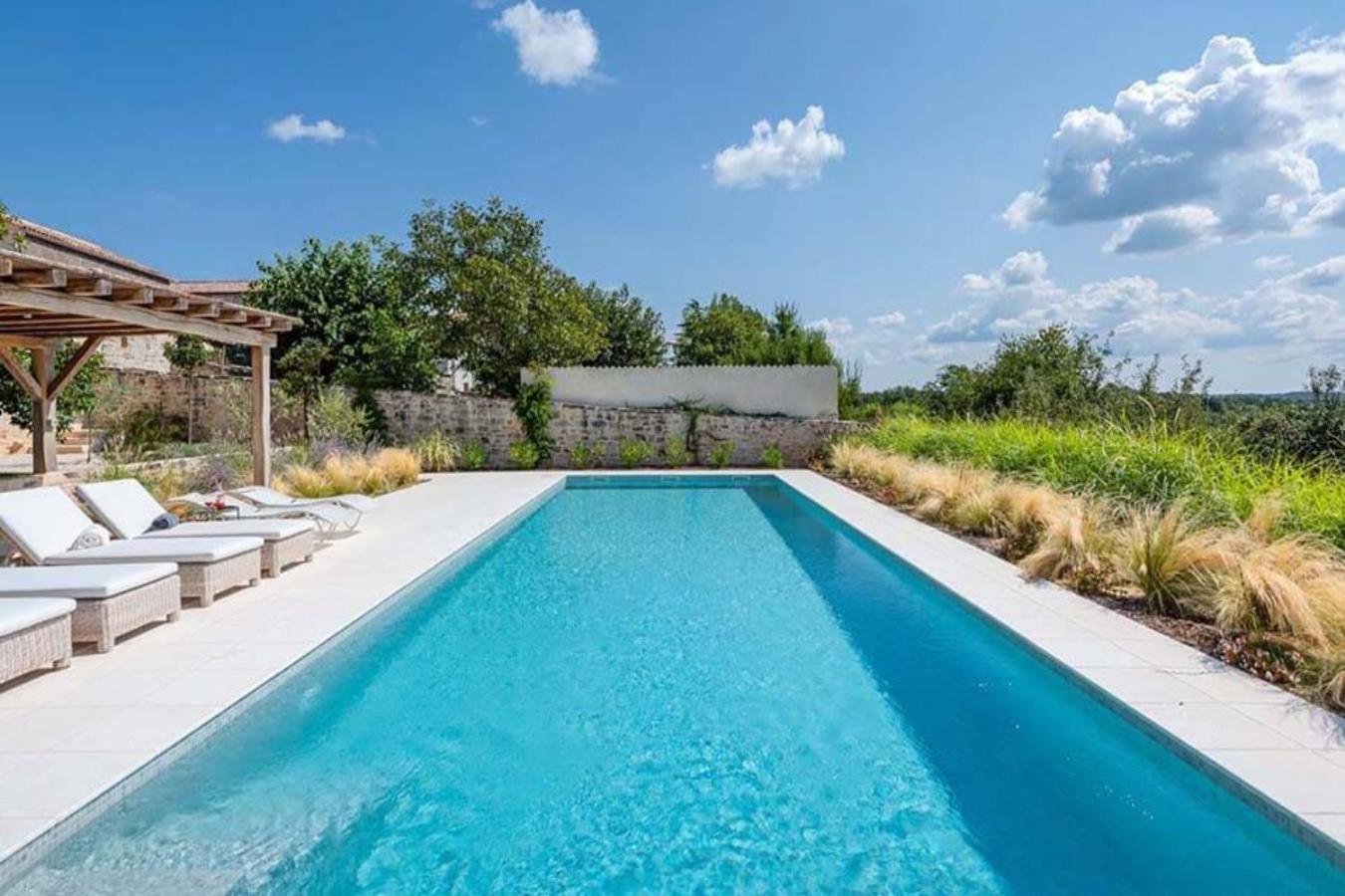 Villa Charlotte for 14 persons with 73m2 Pool in Central Istria - Daily Housekeeping & Breakfast Service