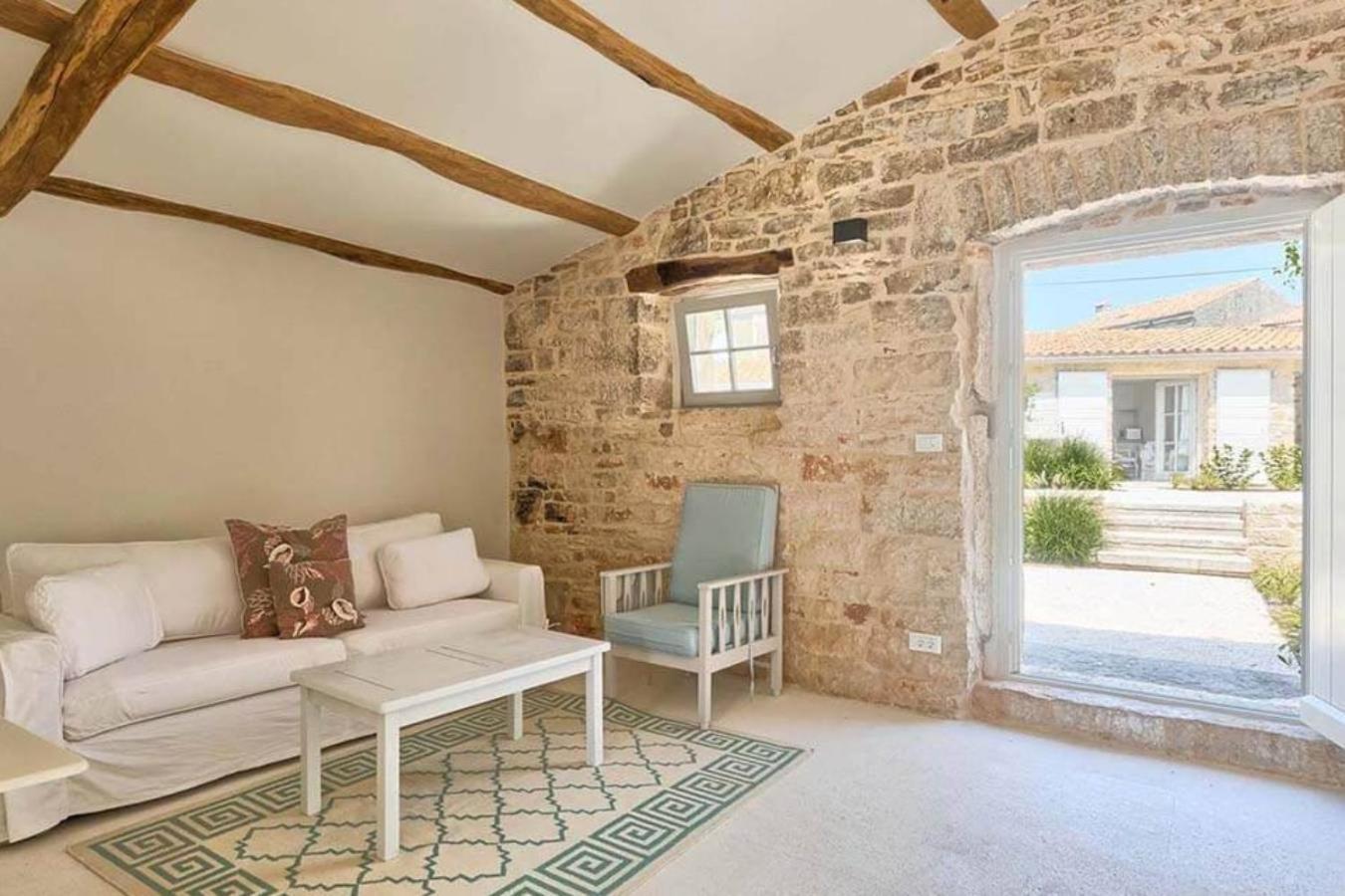 Villa Charlotte for 14 persons with 73m2 Pool in Central Istria - Daily Housekeeping & Breakfast Service