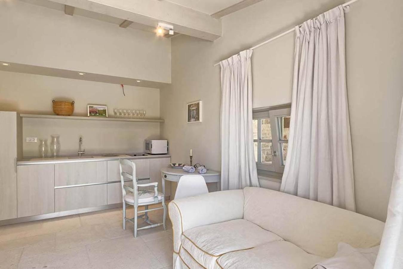 Villa Charlotte for 14 persons with 73m2 Pool in Central Istria - Daily Housekeeping & Breakfast Service