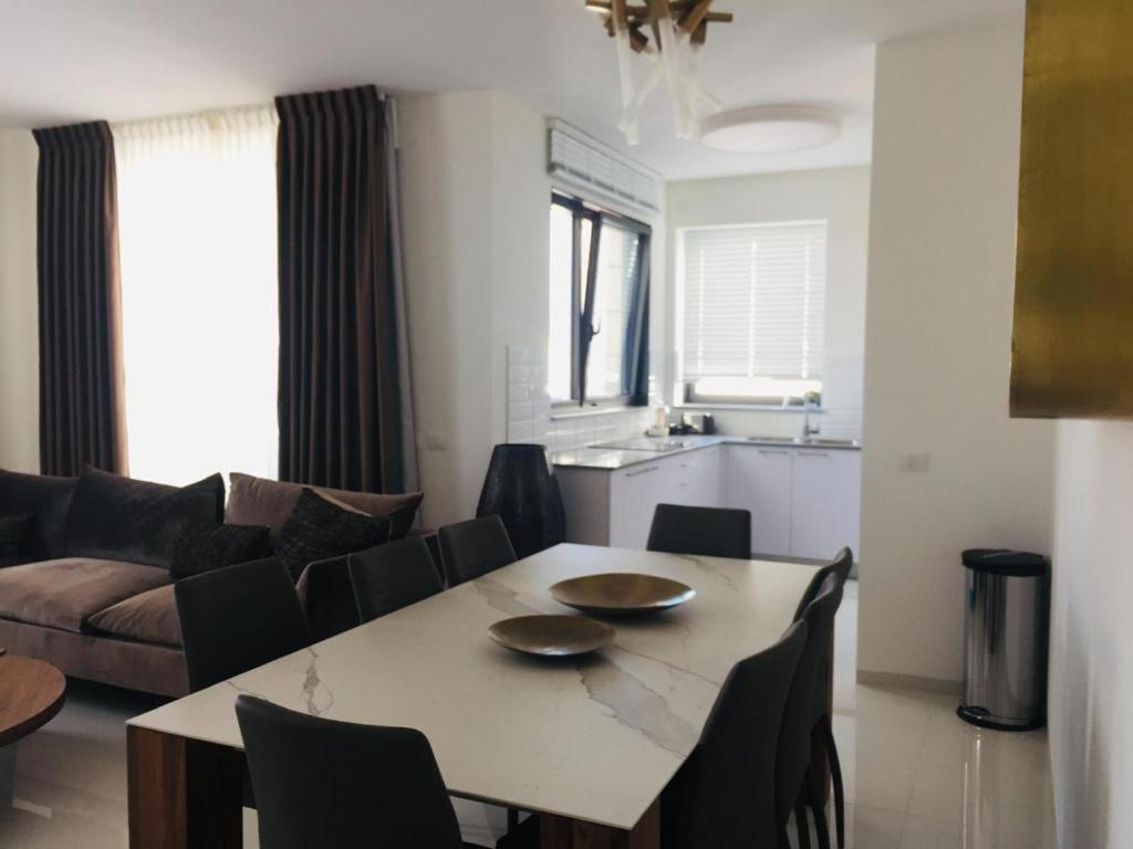 JTower Royal Suites - Alefimmoed