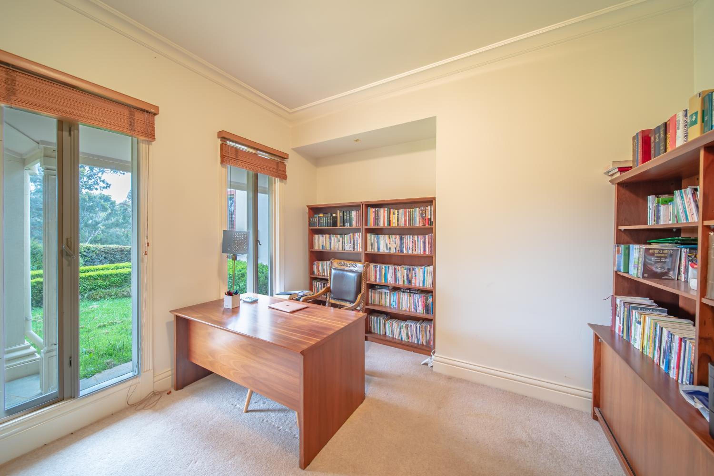 6 bdrs villa with pool & Tennis Court