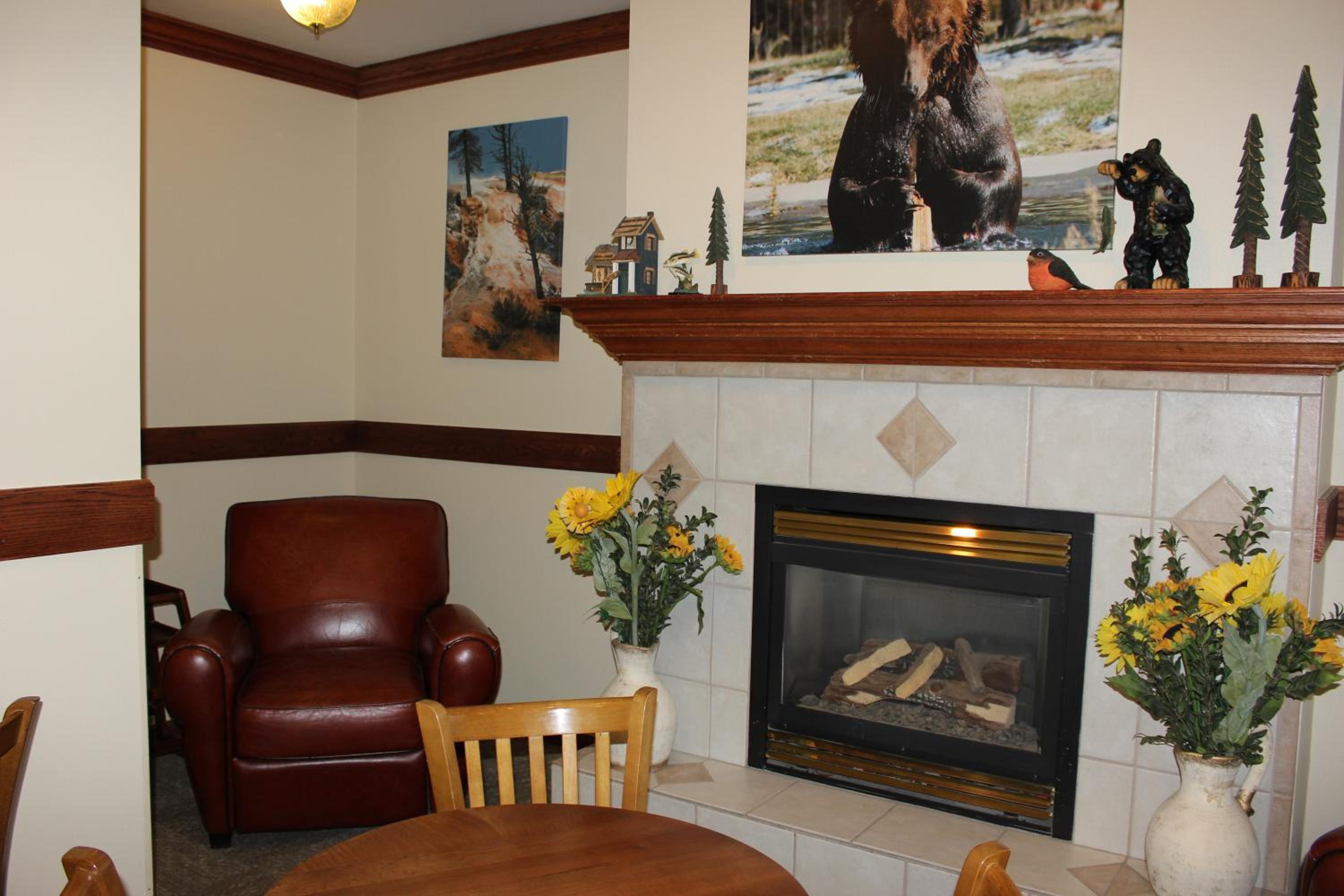 West Yellowstone Vacations - Yellowstone Lodge - Property Image 8
