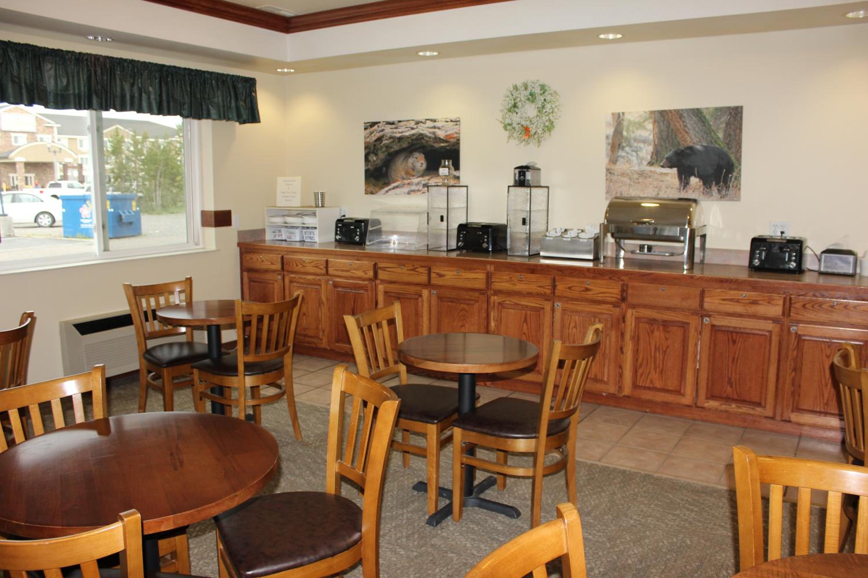 West Yellowstone Vacations - Yellowstone Lodge - Property Image 4