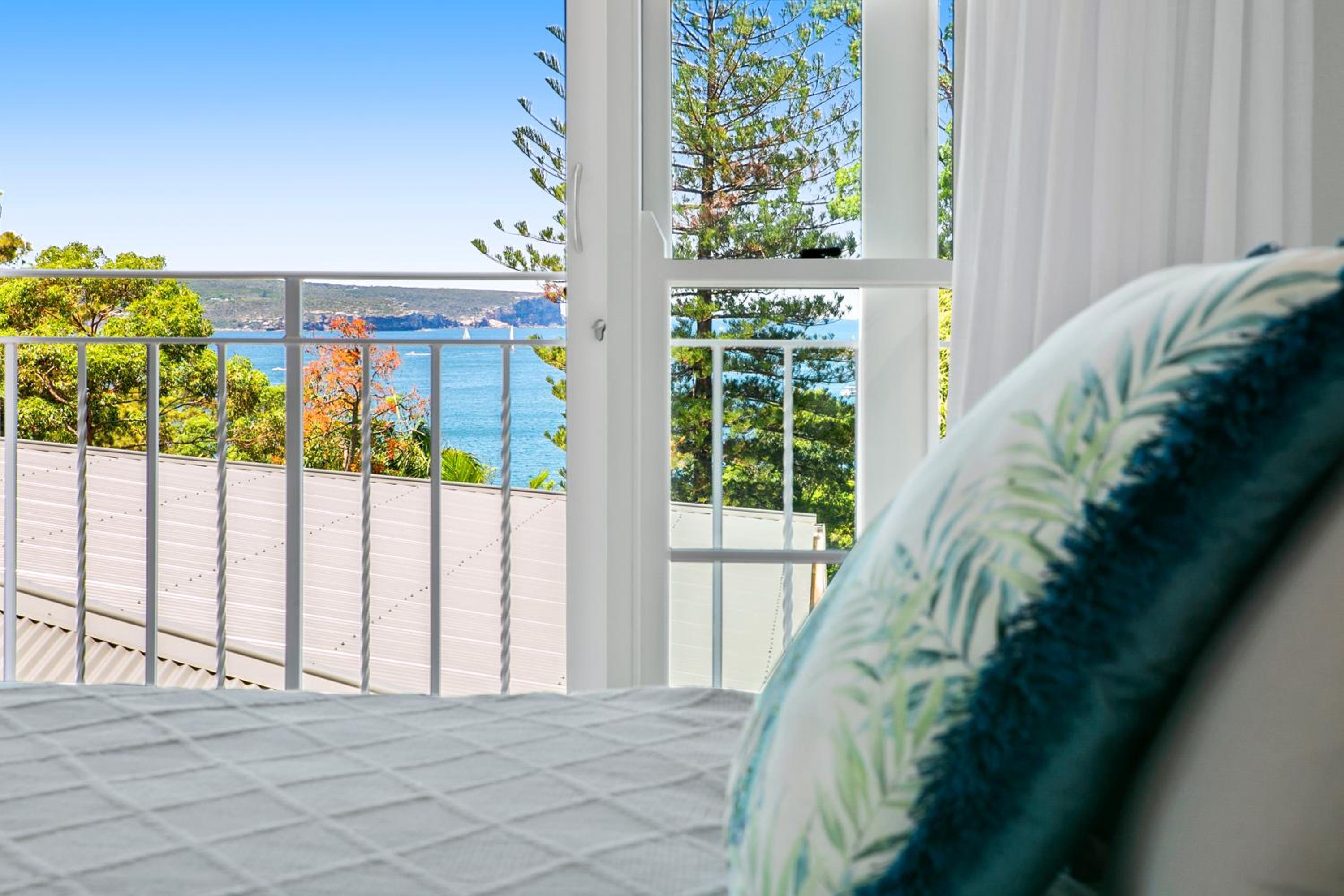 Balmoral Hamptons House with heated pool and hot tub