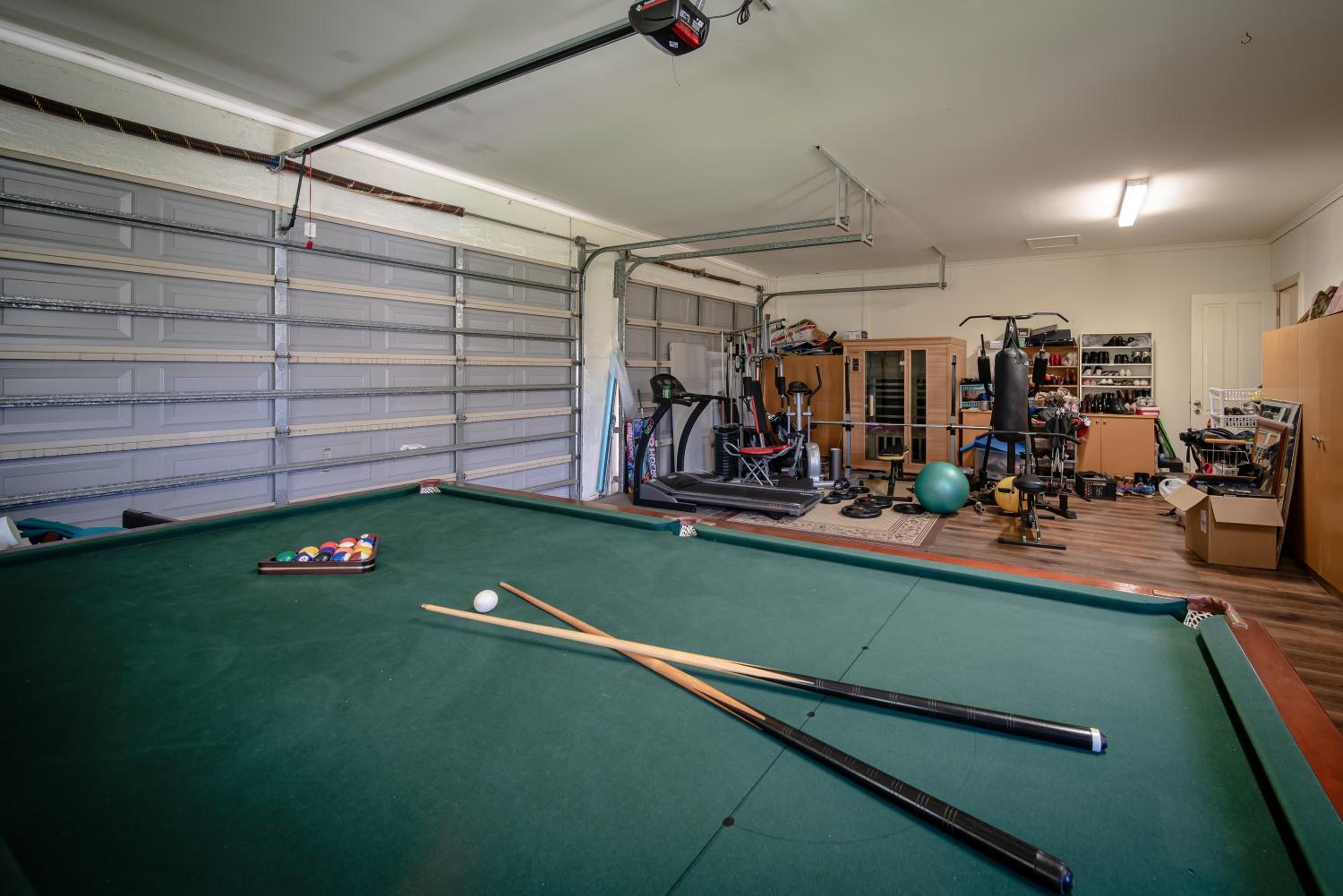 6 bdrs villa with pool & Tennis Court