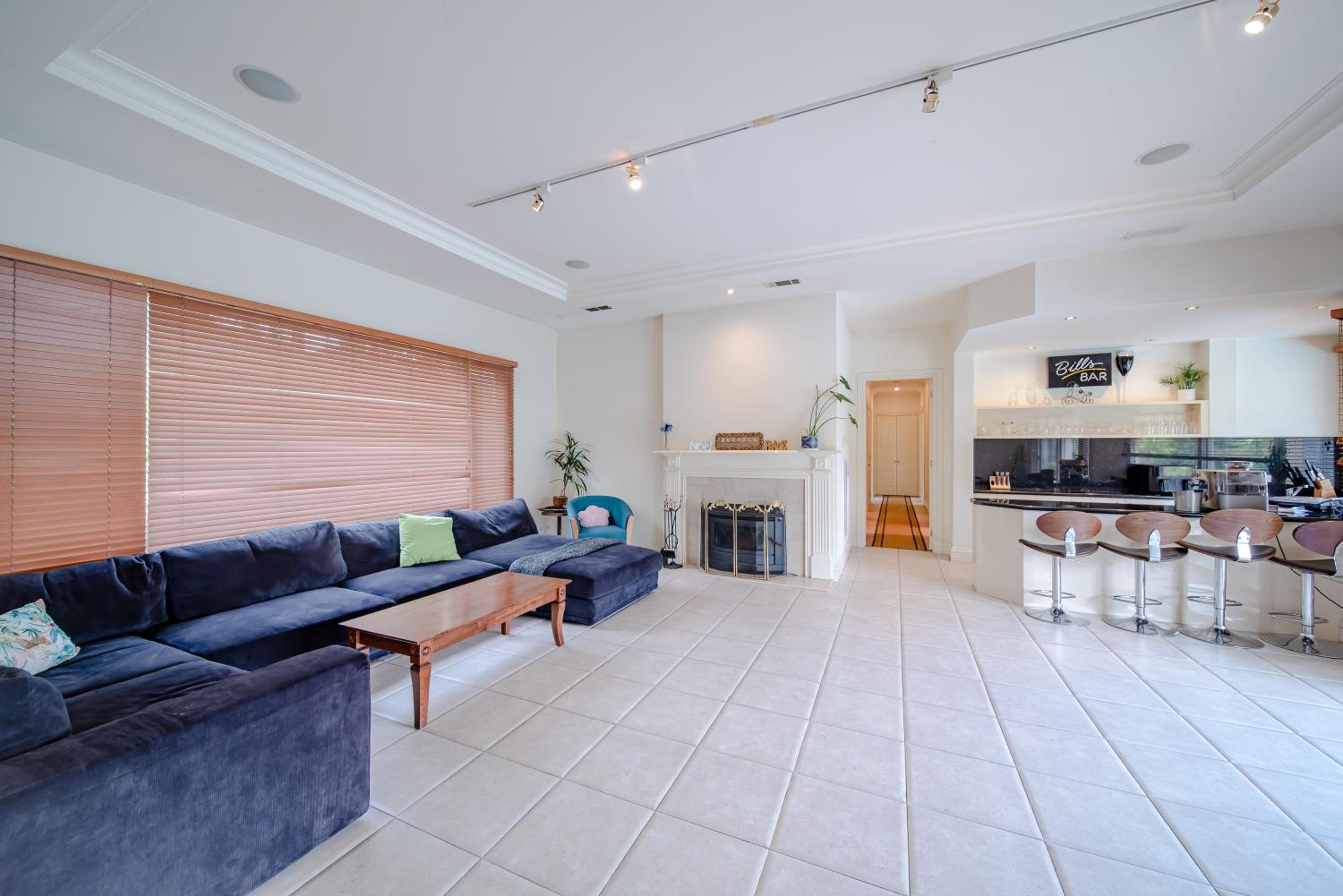 6 bdrs villa with pool & Tennis Court