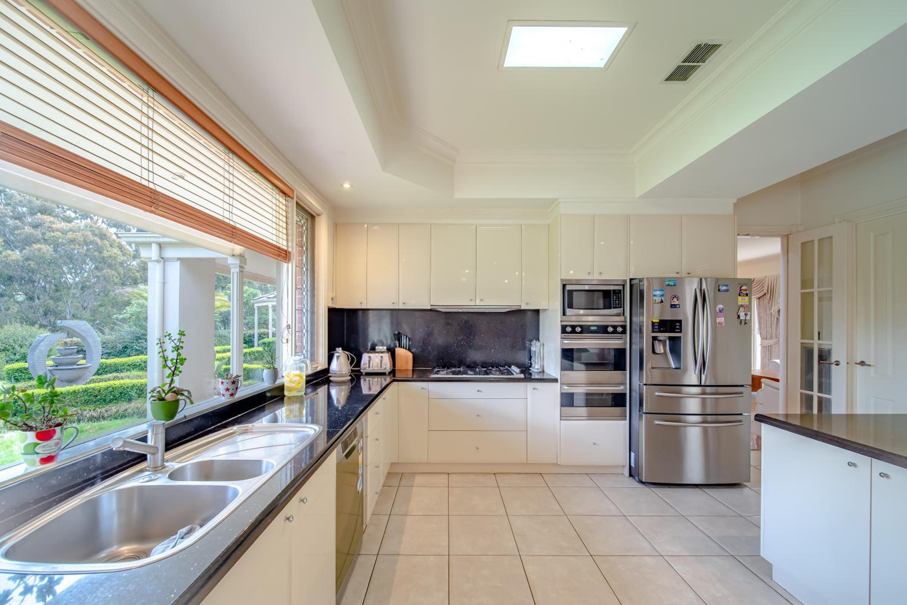 6 bdrs villa with pool & Tennis Court