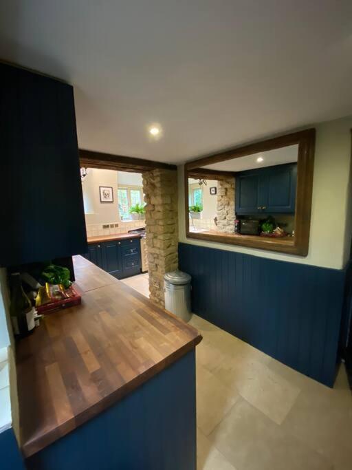 18th Cent Cottage - 5min drive Soho Farmhouse view 4