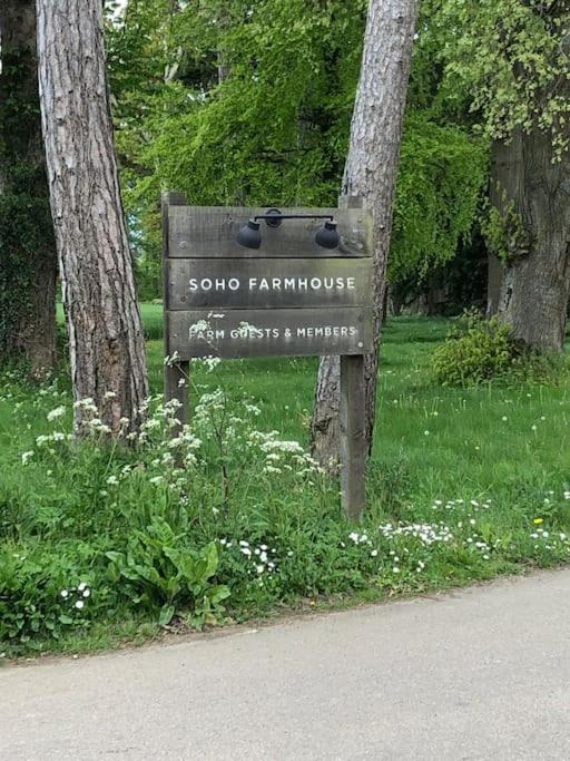 18th Cent Cottage - 5min drive Soho Farmhouse view 2