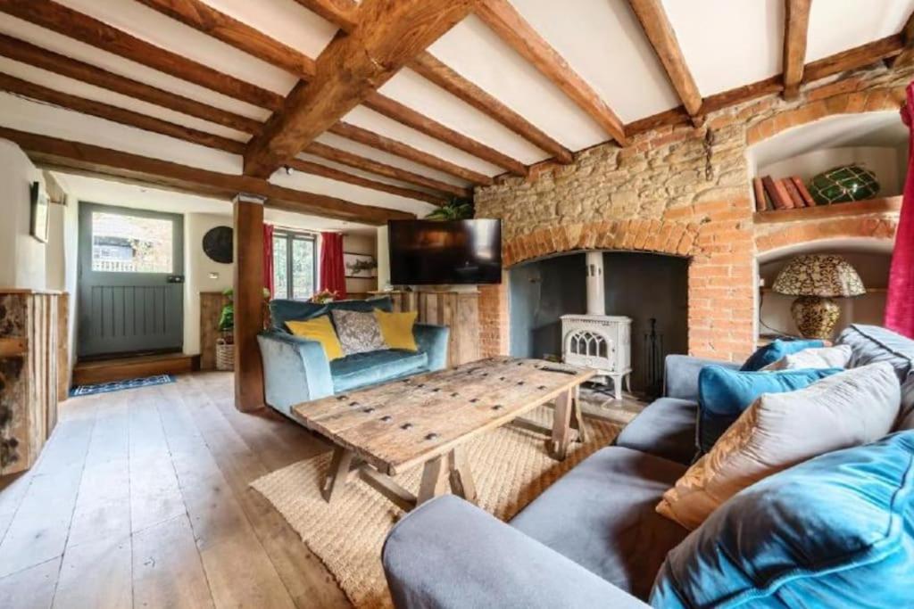 18th Cent Cottage - 5min drive Soho Farmhouse view 3