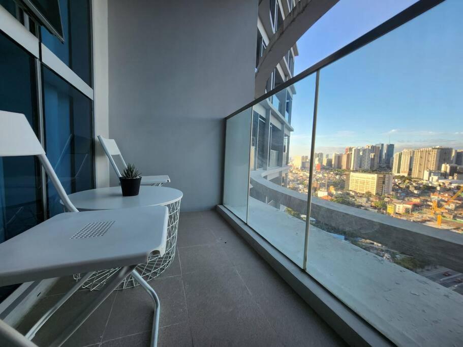 BGC Cosy Spacious 1BR Uptown Parksuites with Balcony photo 5
