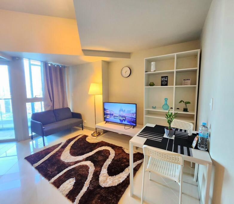 BGC Cosy Spacious 1BR Uptown Parksuites with Balcony photo 4