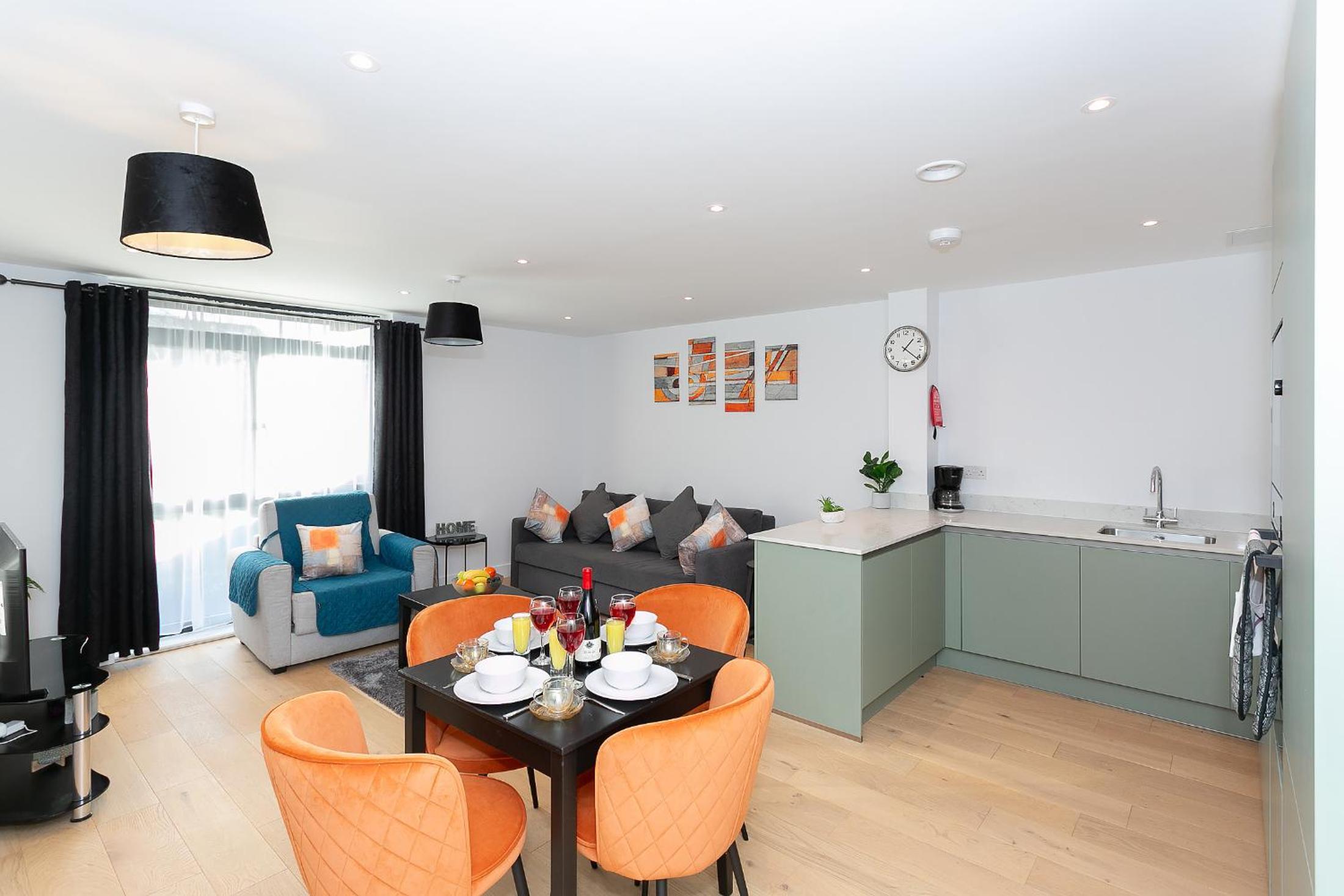 Watford Cassio Supreme - Modernview Serviced Accommodation view 2