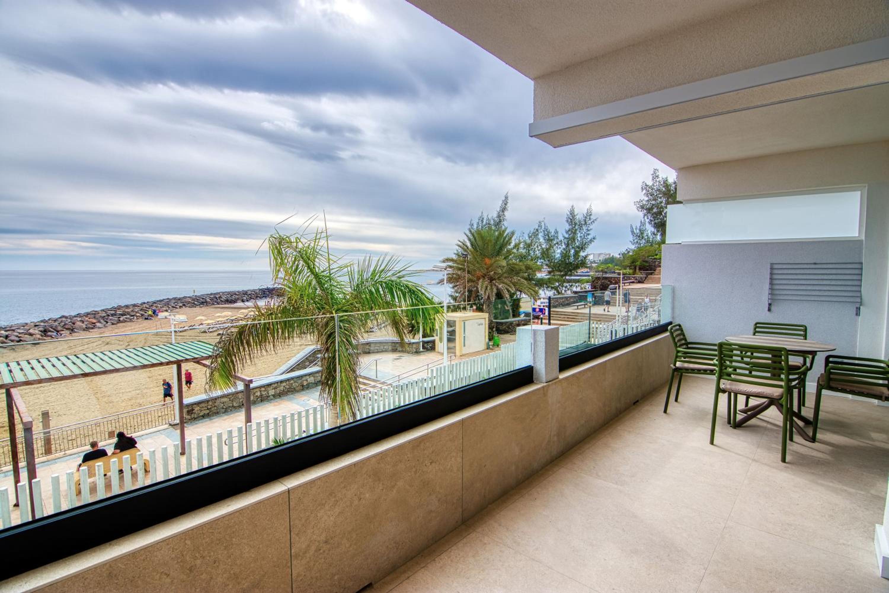 RELAXIA BEVERLY SUITES view 5