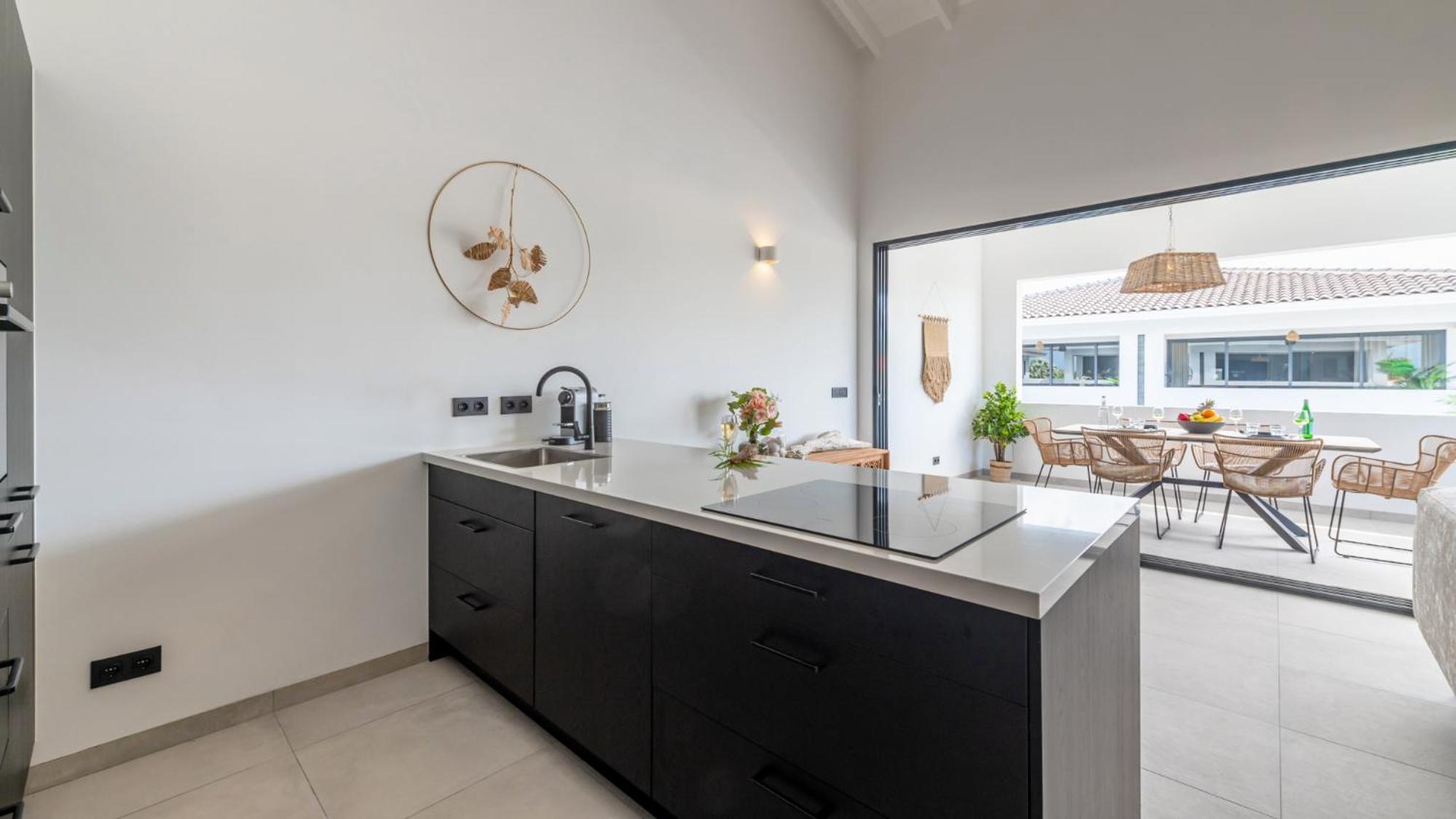 Starfish - Brand new apartment with pool close to the beach