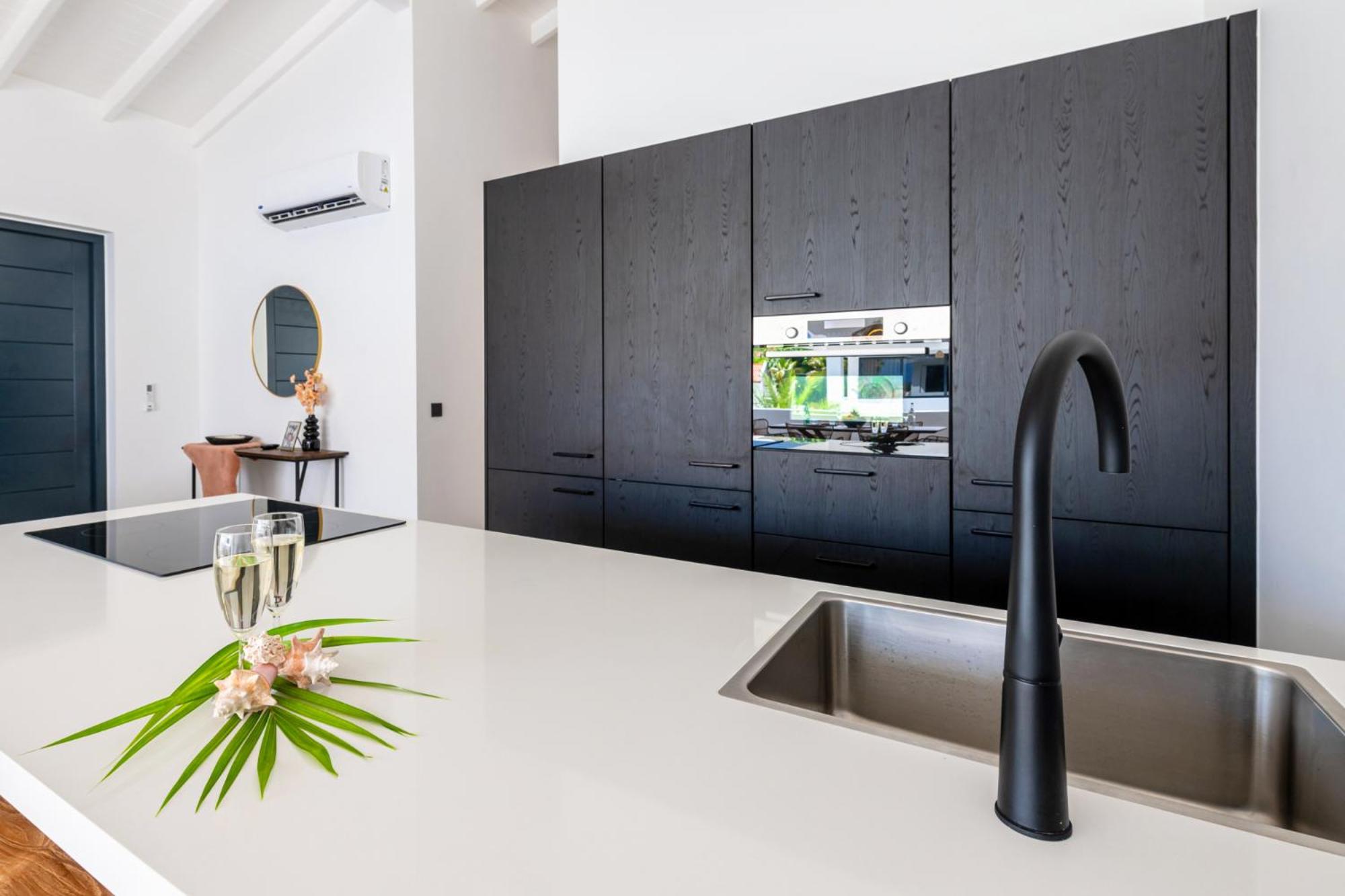 Starfish - Brand new apartment with pool close to the beach
