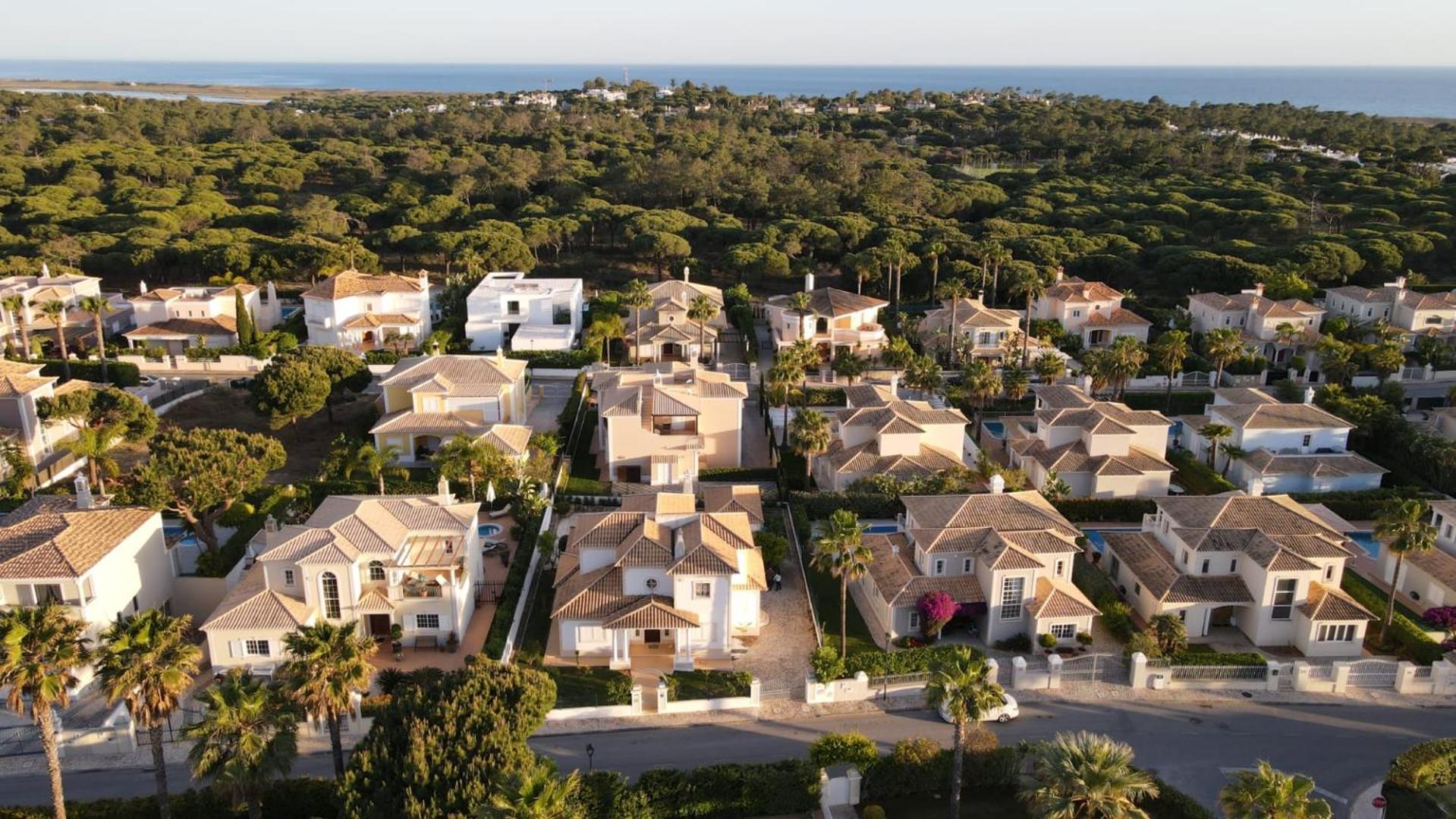 Santos Villa in Quinta do Lago view 2