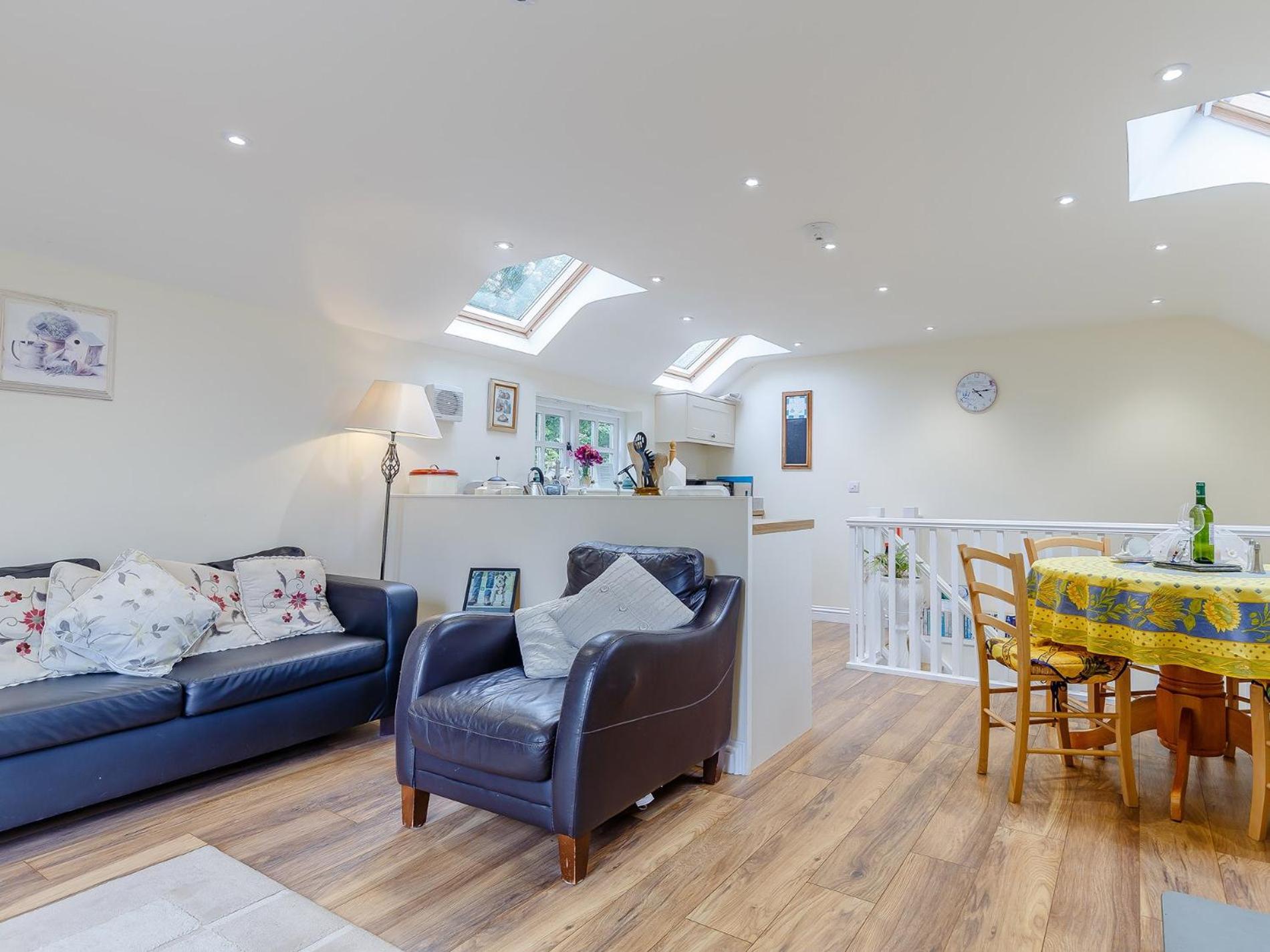 1 Bed in Truro oc-lsunf view 5