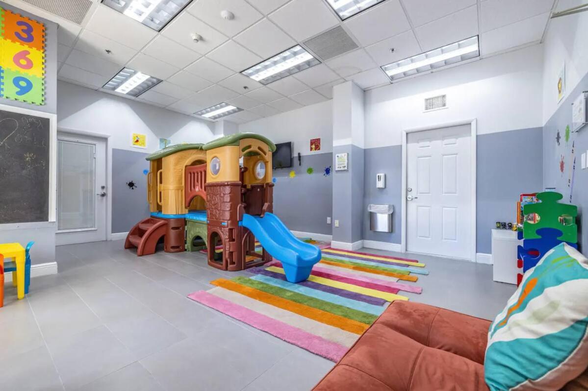 Upscale Brickell 2 bedroom with water views and free parking