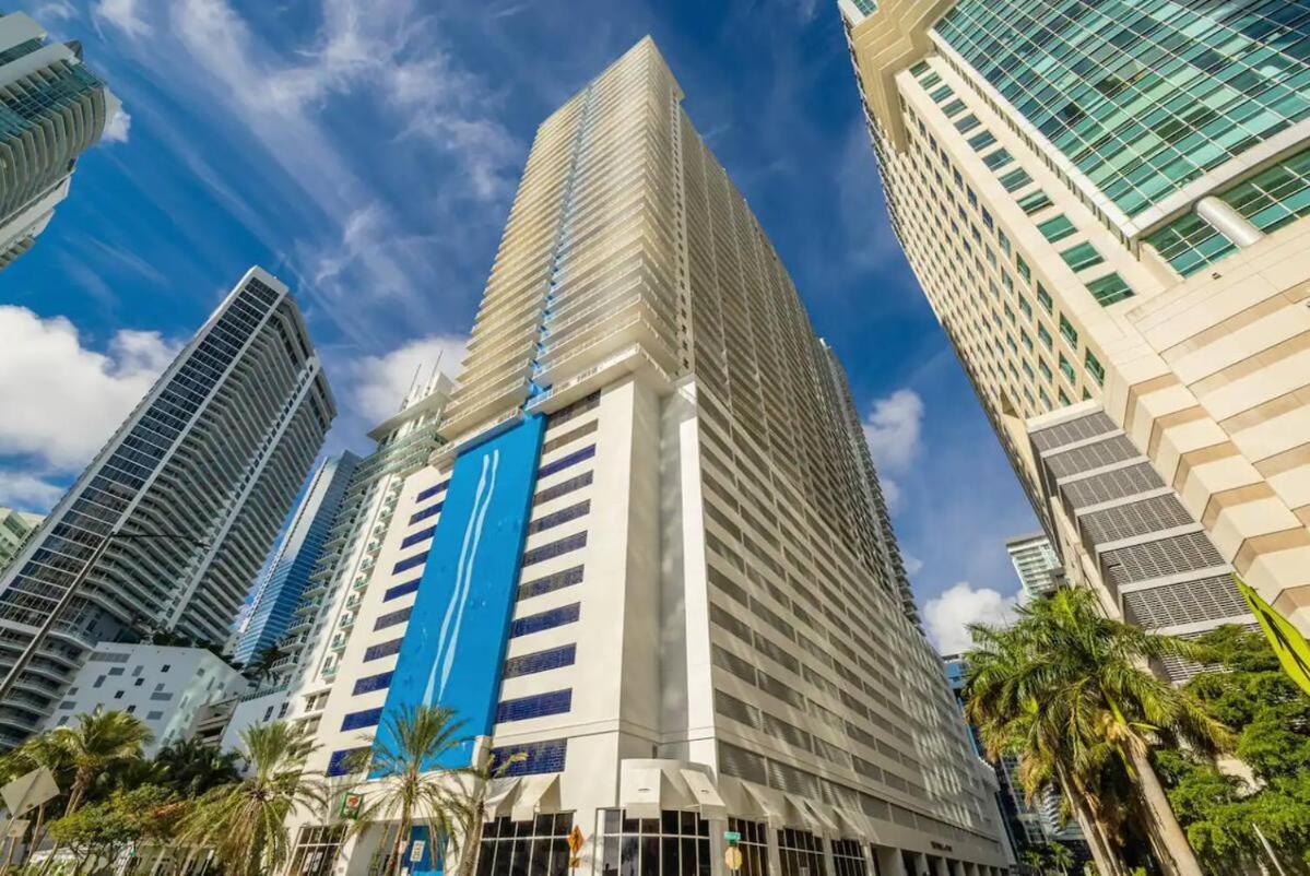 Upscale Brickell 2 bedroom with water views and free parking