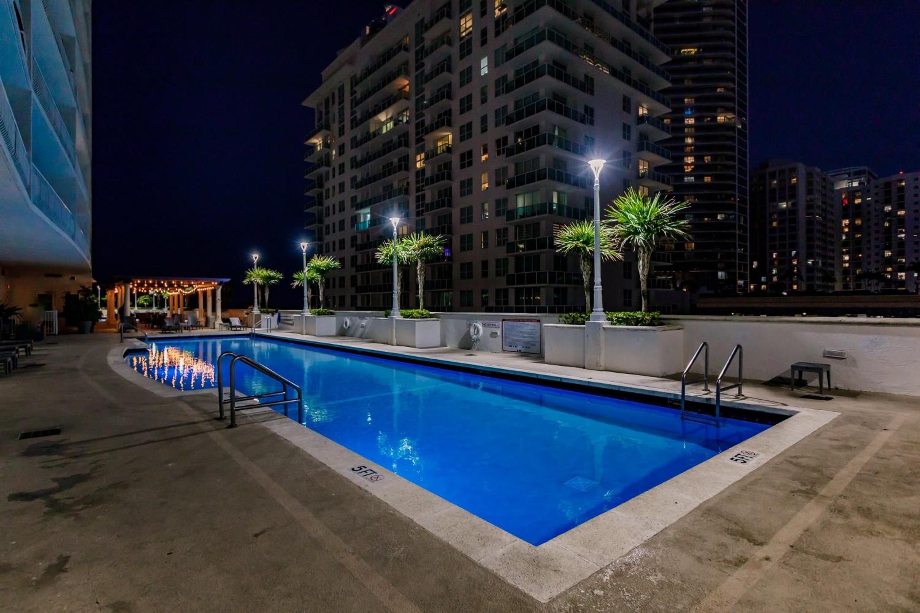 Upscale Brickell 2 bedroom with water views and free parking