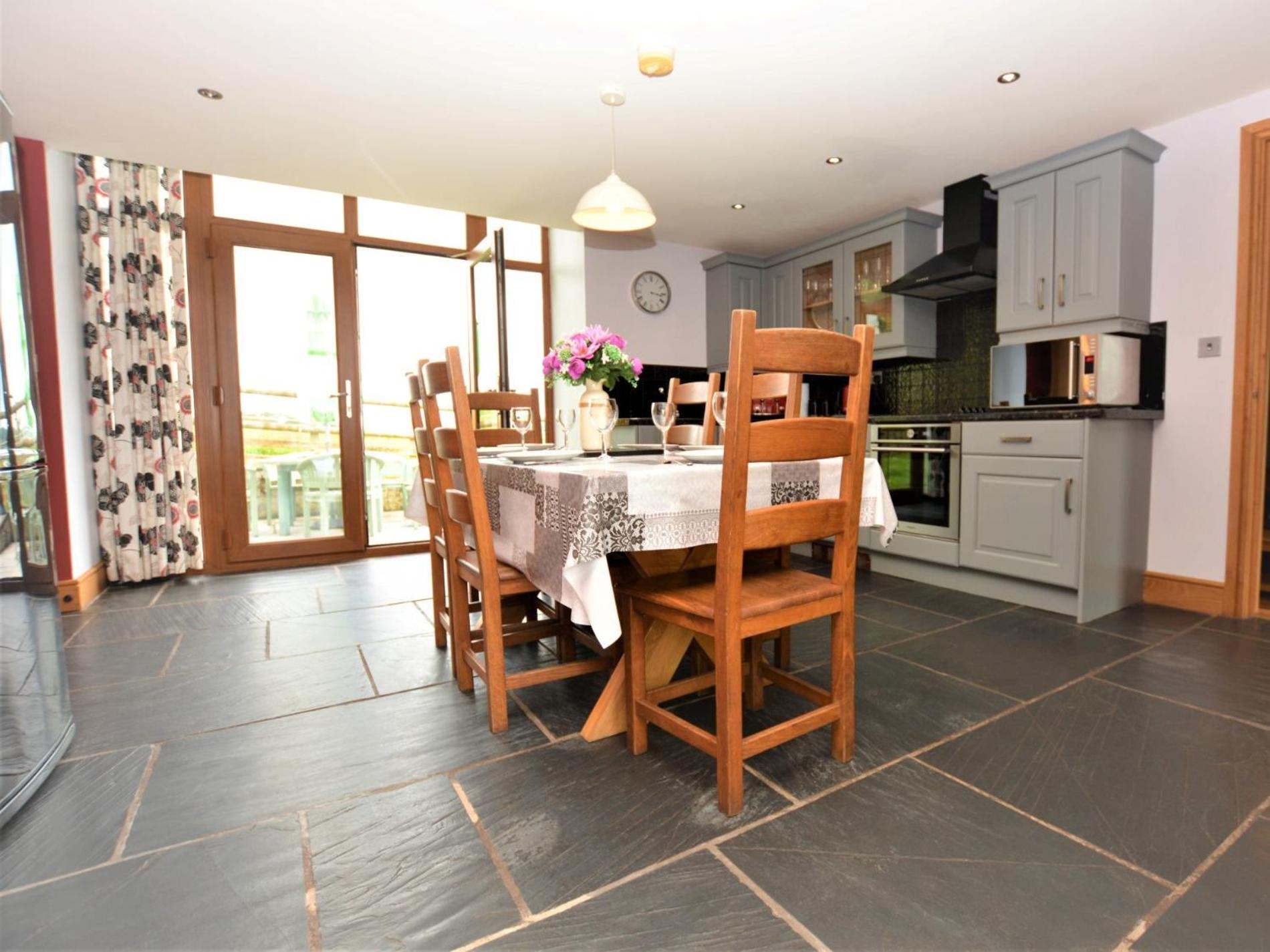 4 Bed in Kidwelly oc-cwrty view 5
