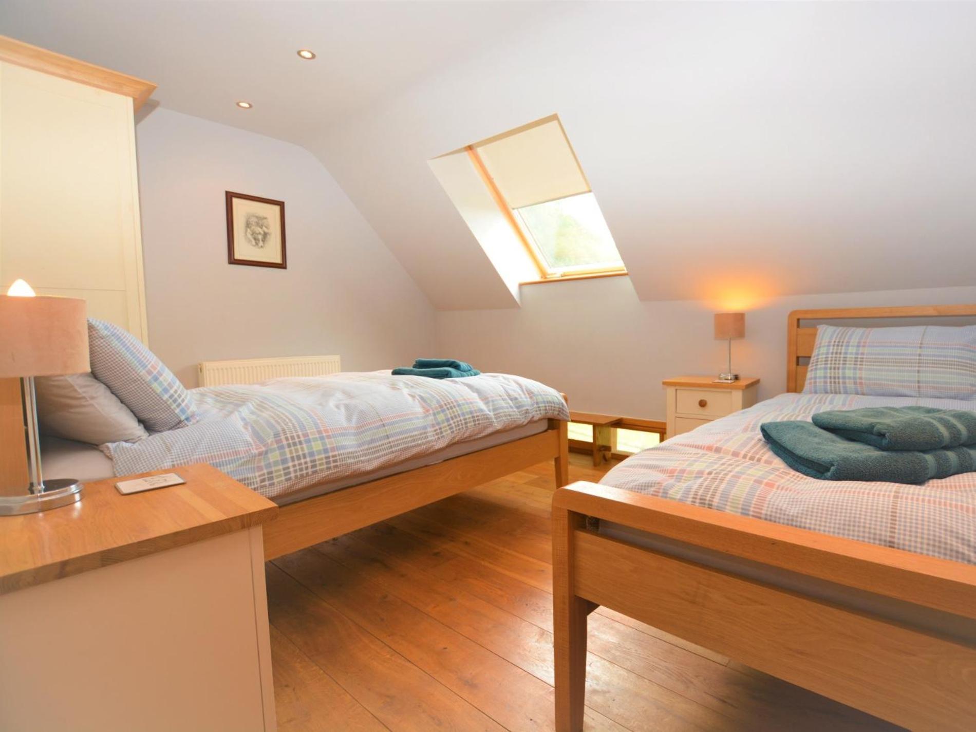 4 Bed in Kidwelly oc-cwrty view 3