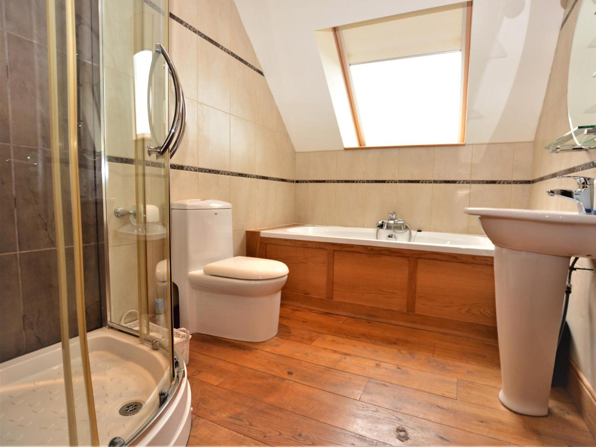 4 Bed in Kidwelly oc-cwrty view 2
