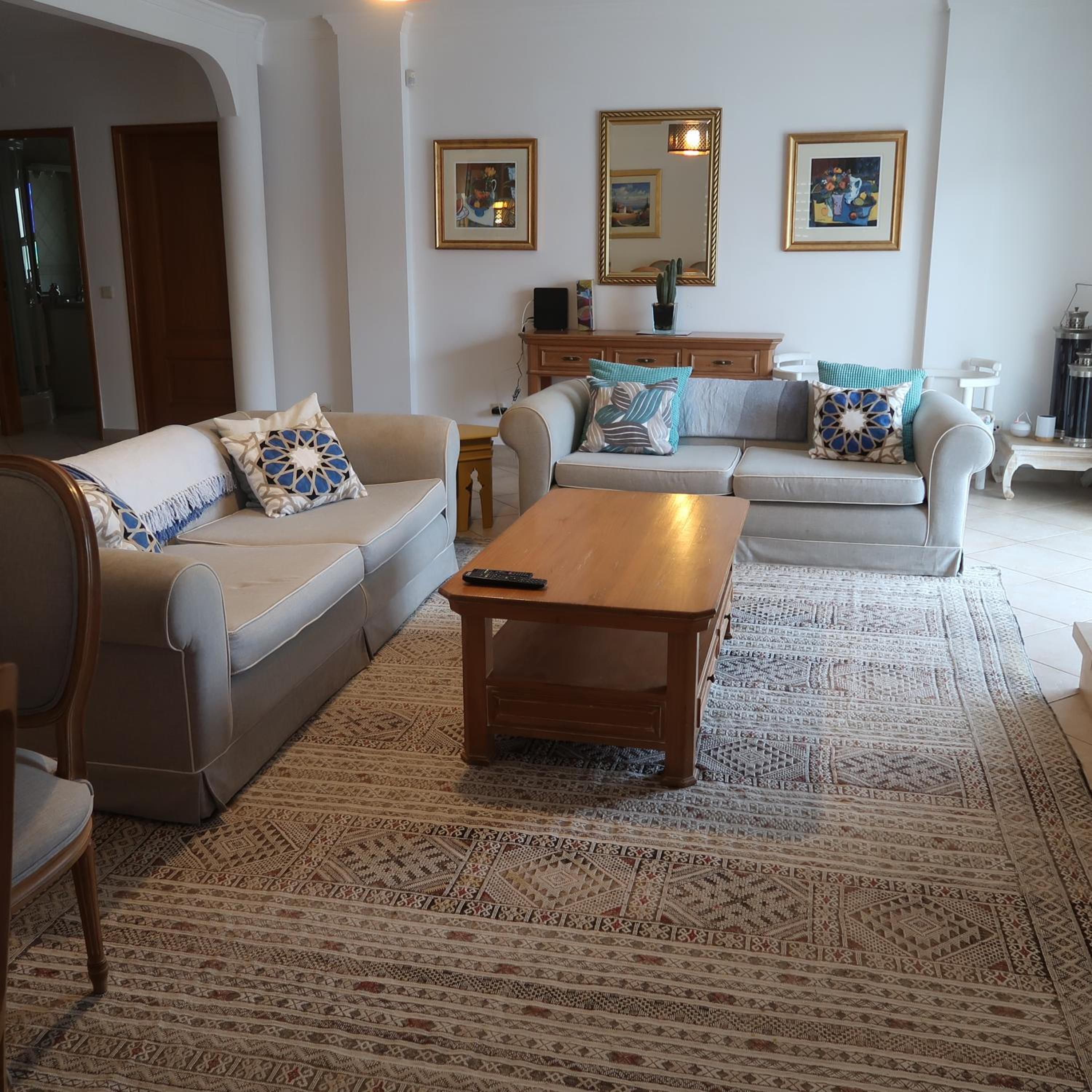 Santos Villa in Quinta do Lago view 4
