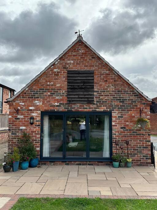 Barn conversion with hot tub view 5