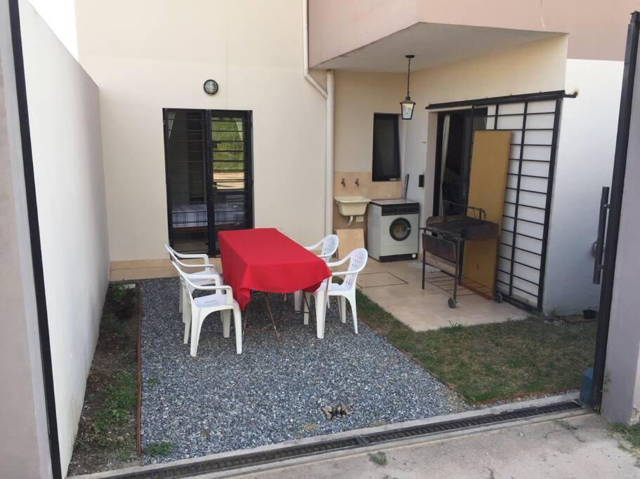 CASA DUPLEX CON PILETA/QUINCHO