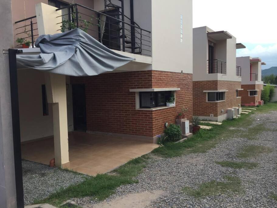 CASA DUPLEX CON PILETA/QUINCHO