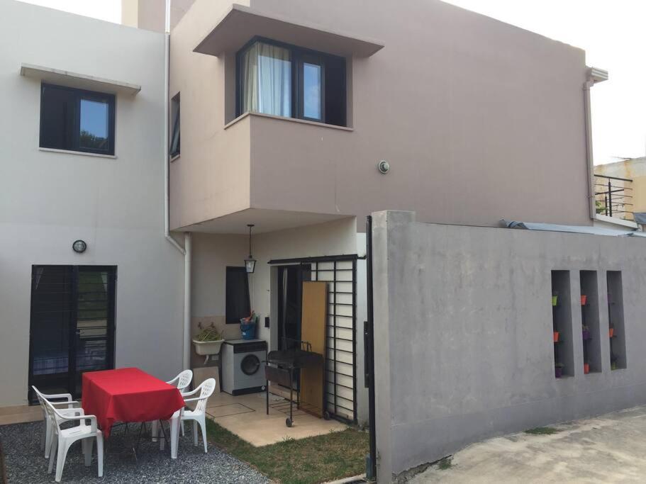 CASA DUPLEX CON PILETA/QUINCHO