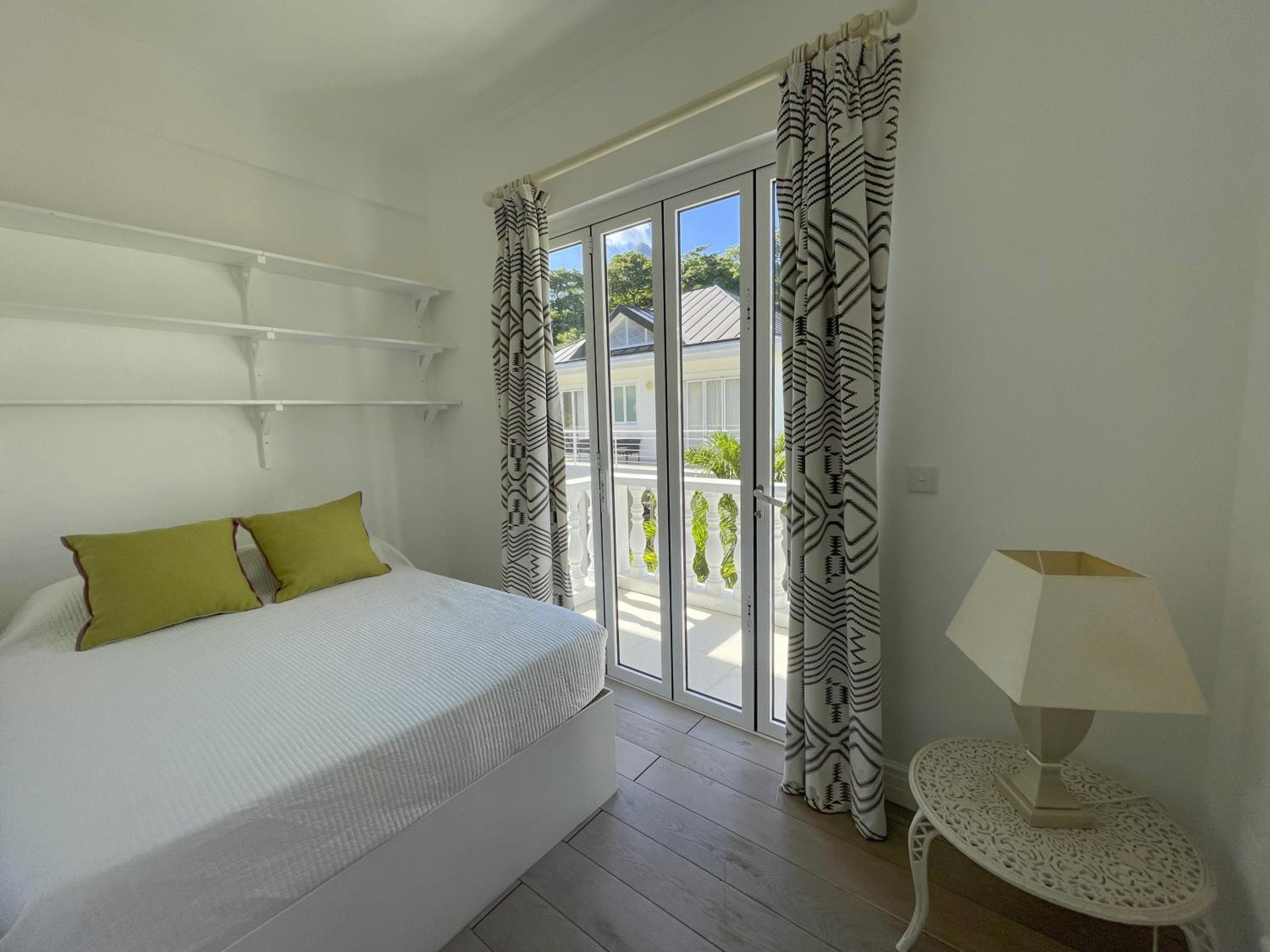 Villa Blanc - Chateau Elysium