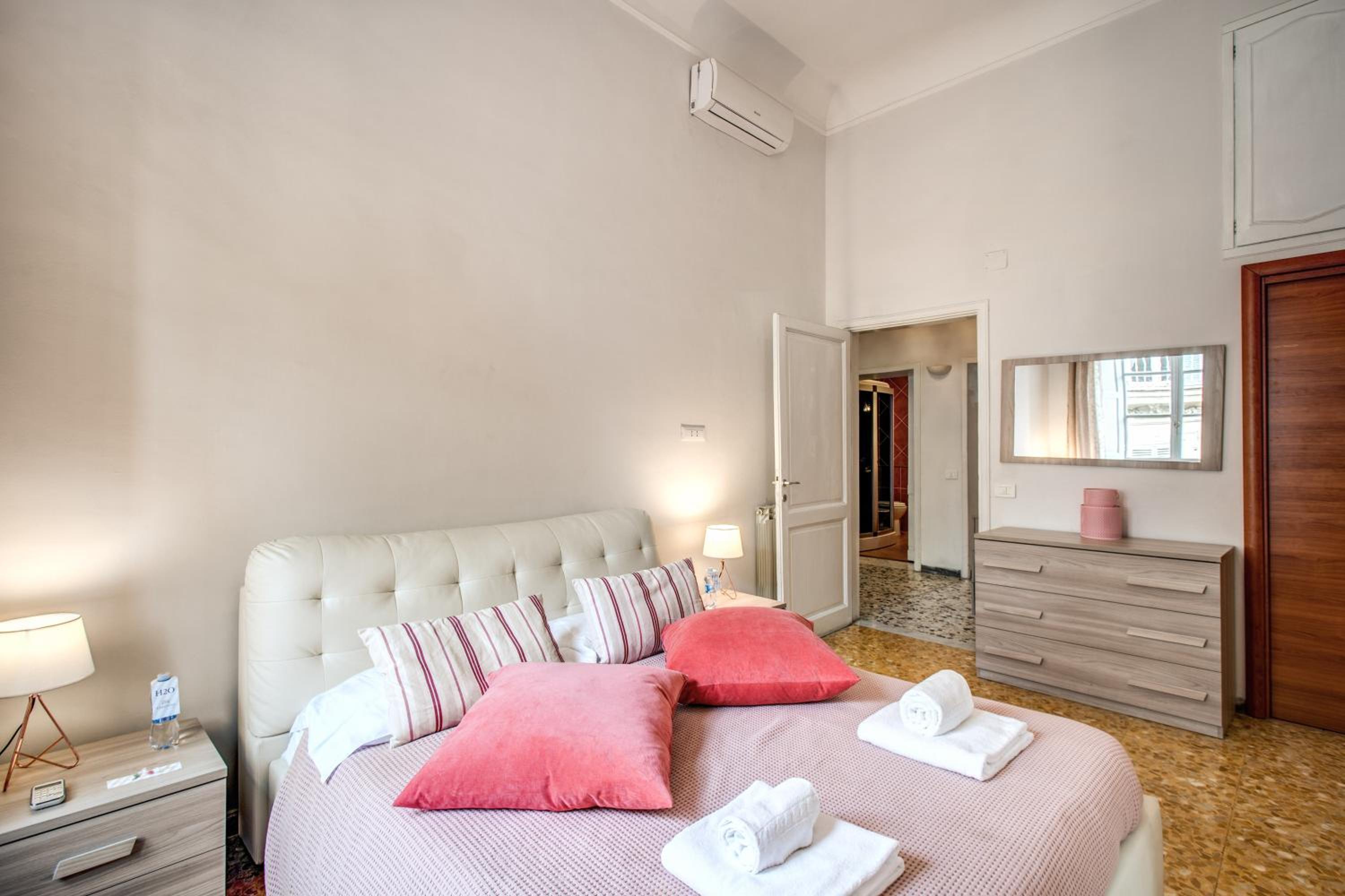 Suite Experience Termini Station Apartment