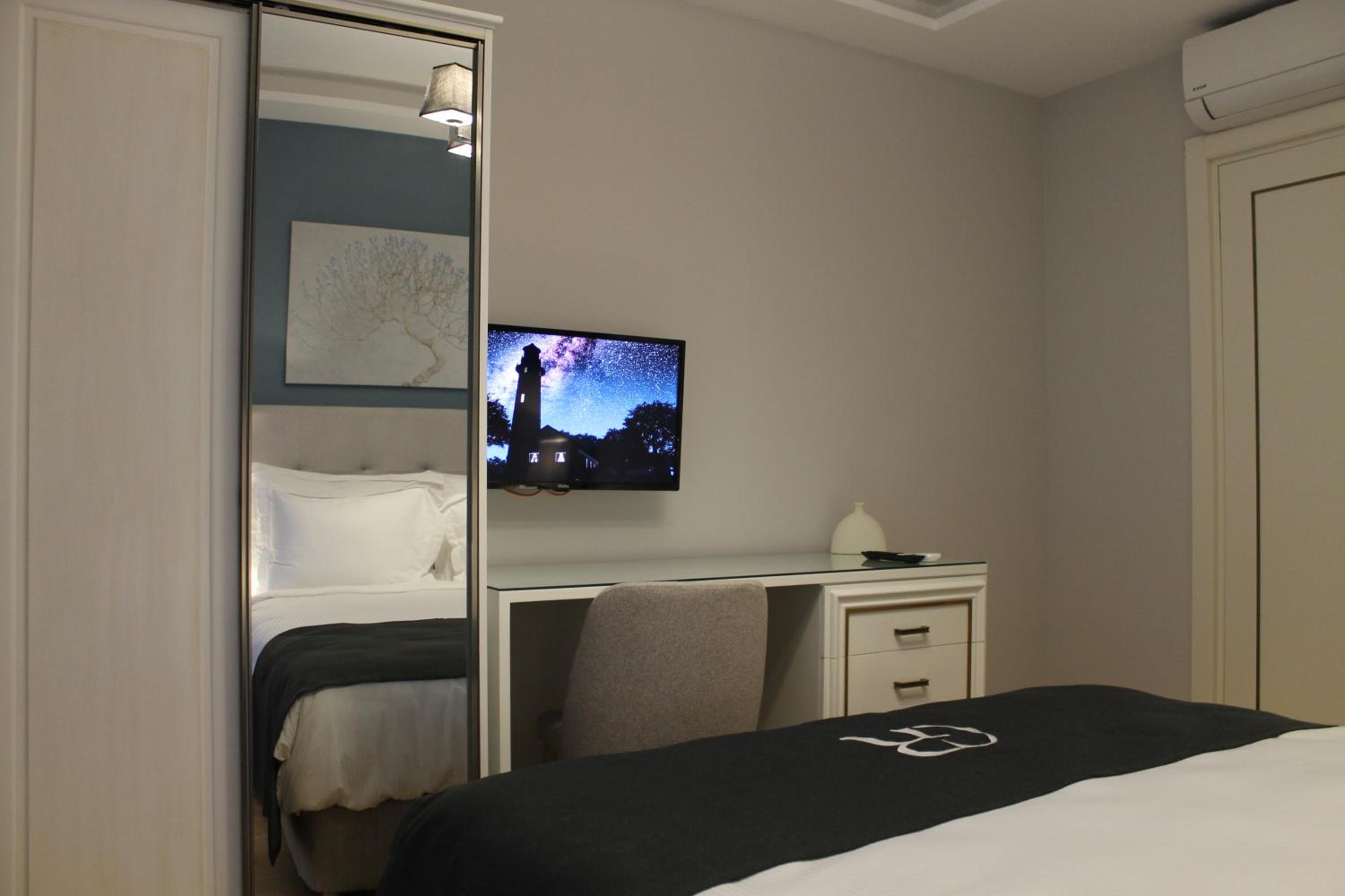 Garlon Residence - Image 223