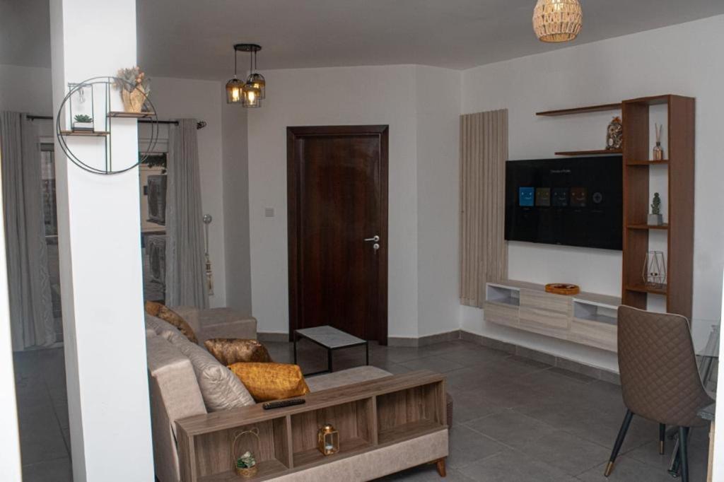 BLAQ’S CRIB view 4
