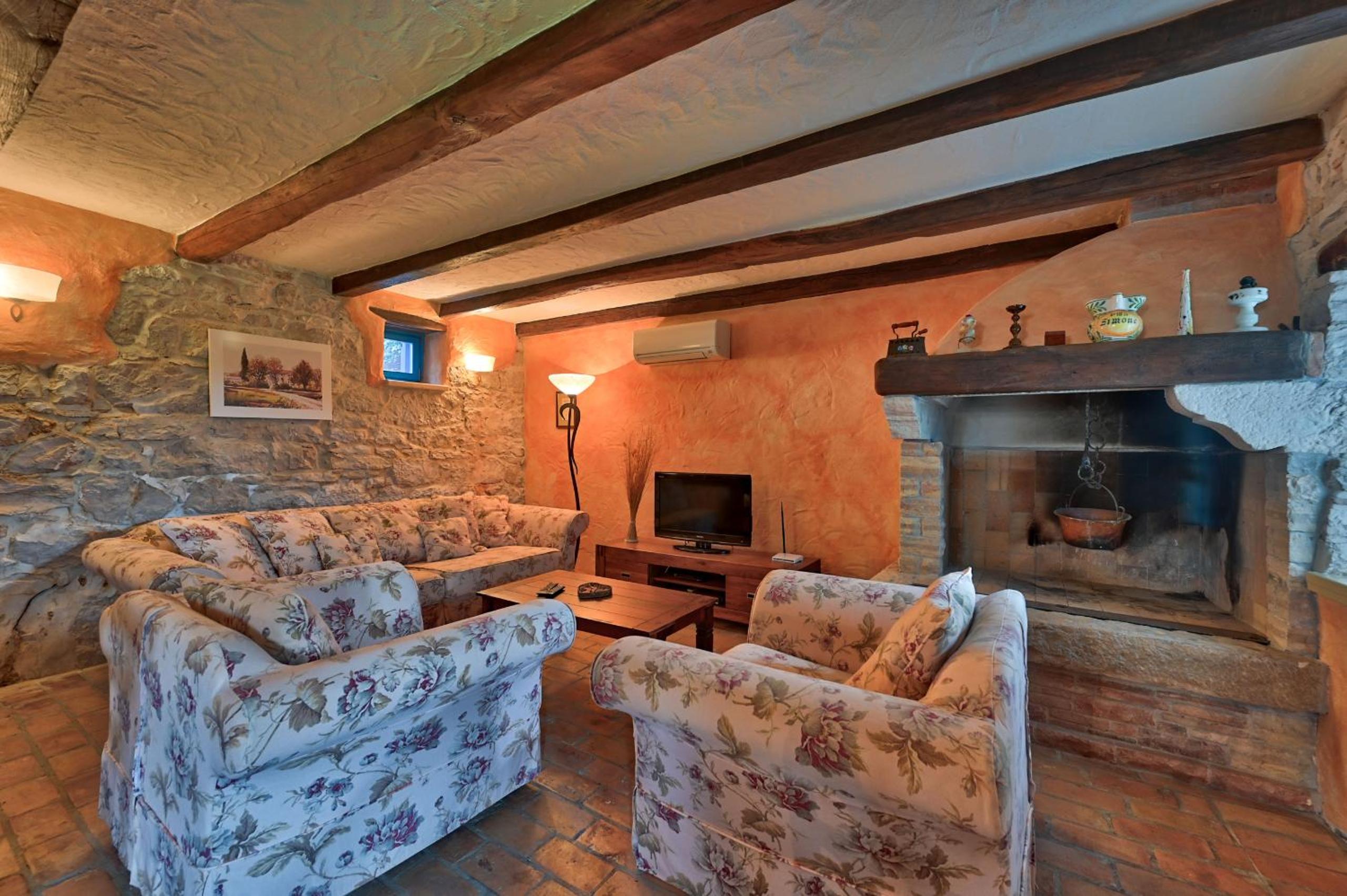 Rustic Villa Simone with outdoor pool in Porec view 2