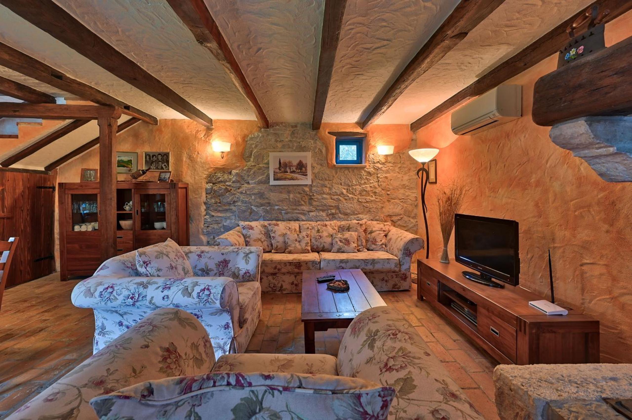 Rustic Villa Simone with outdoor pool in Porec view 3