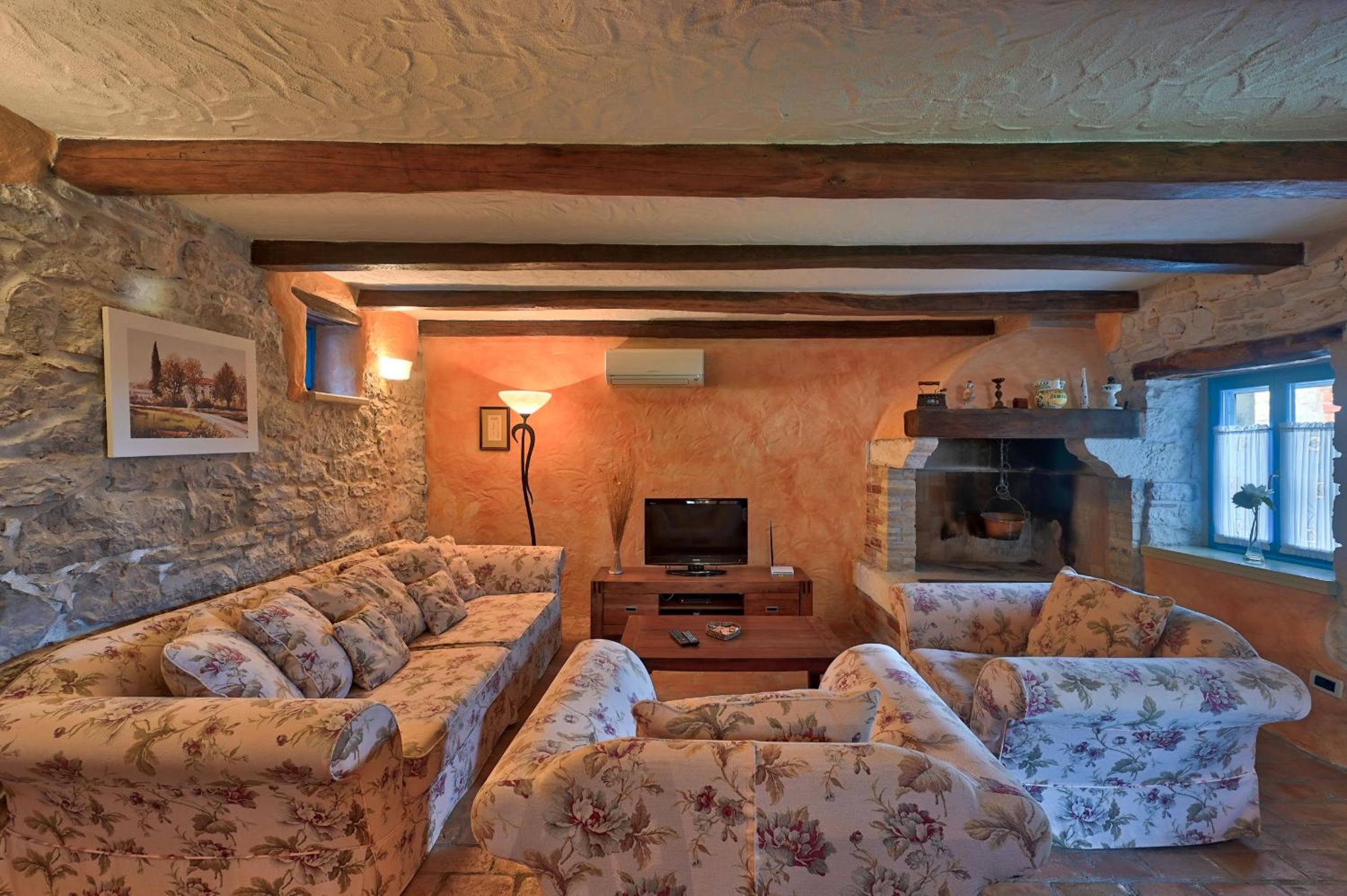 Rustic Villa Simone with outdoor pool in Porec view 5