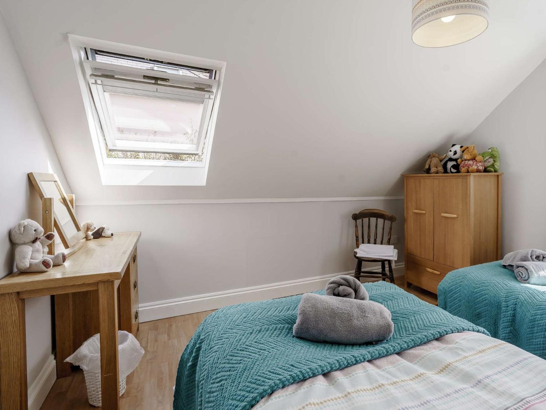 6 Bed in Saundersfoot oc-fb218 view 2