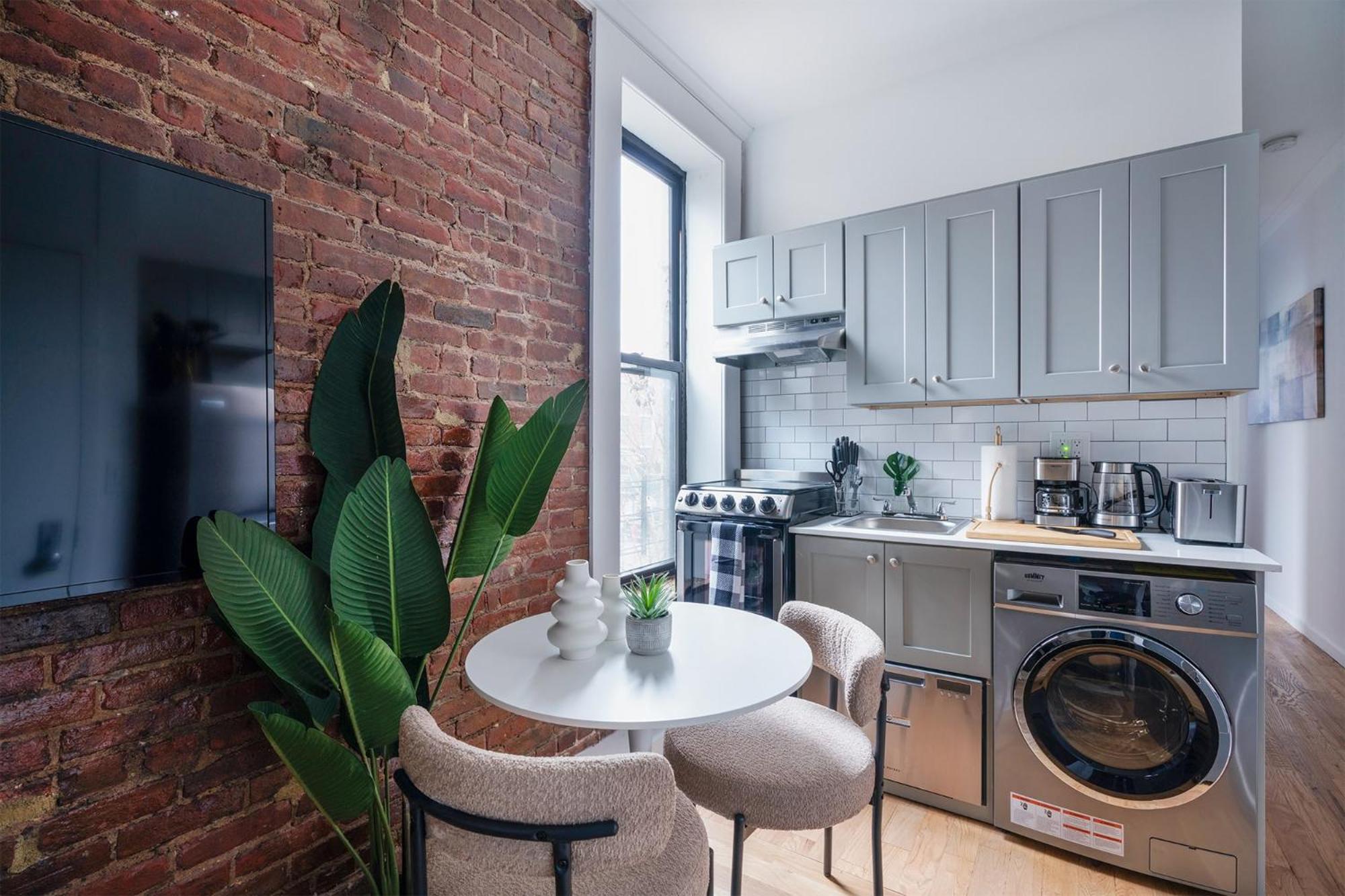 153-1G Newly Renovated 2BR Lower East Side