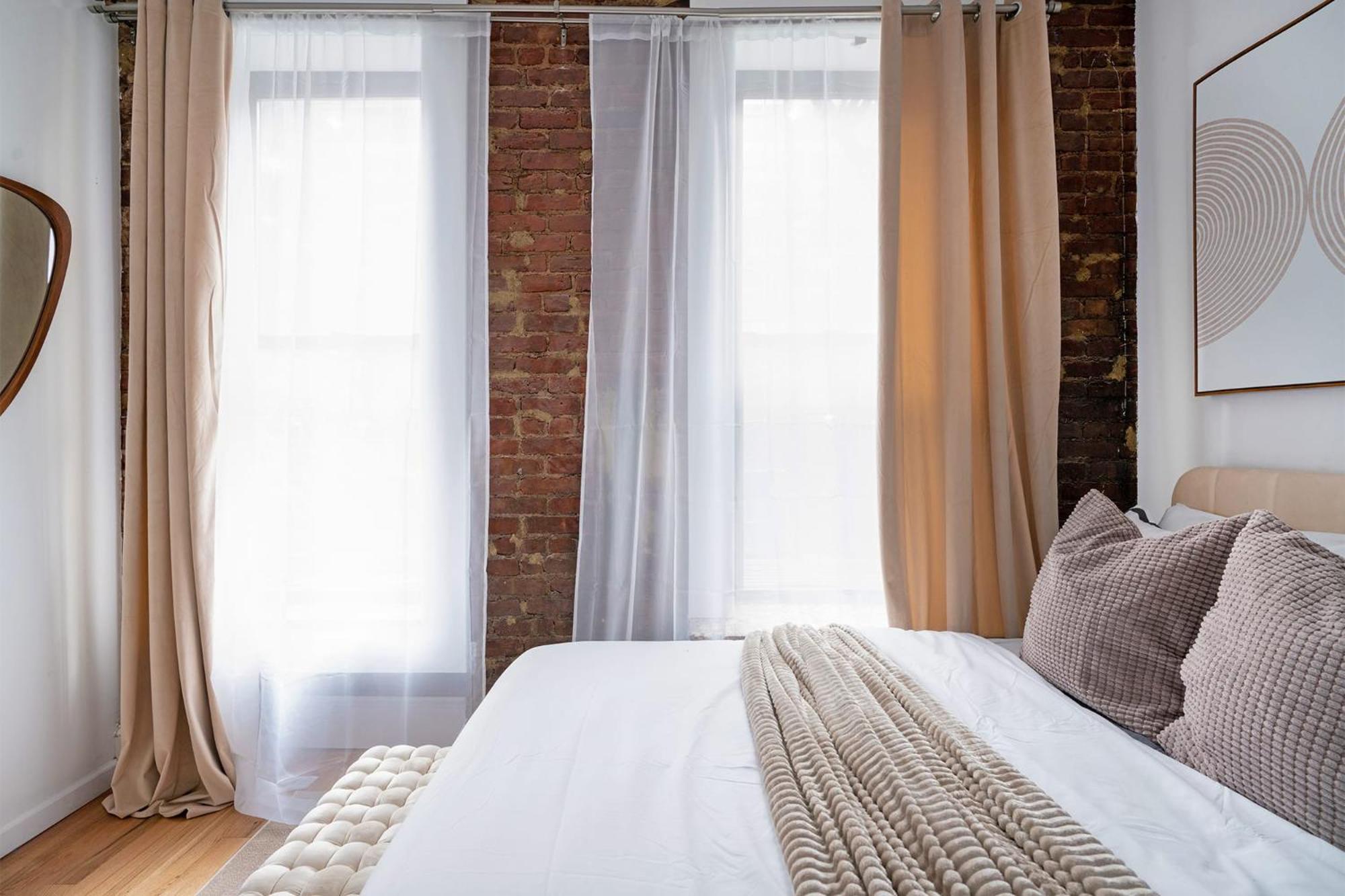 153-1G Newly Renovated 2BR Lower East Side