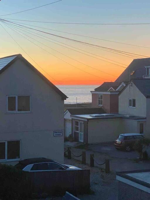 Retro surf pad Newquay - Moments off Fistral Beach view 4
