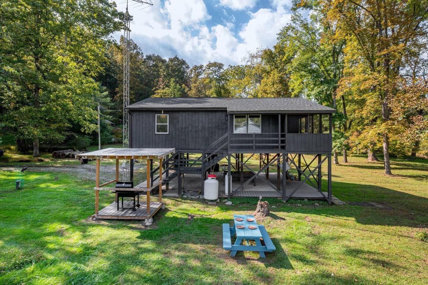 Hotel Riverfront Cabin wFirepit Pool Table Porch WiFi - Image 1