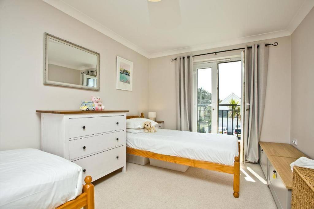 Fistral beachside escape - dramatic ocean views view 5