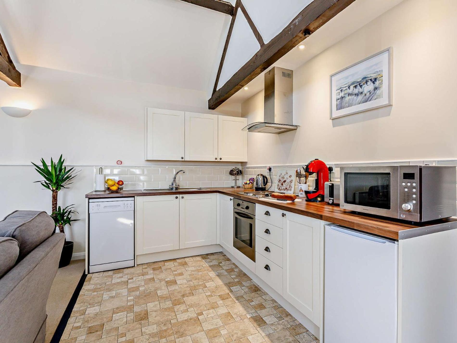 1 Bed in Dulverton oc-lbard view 5