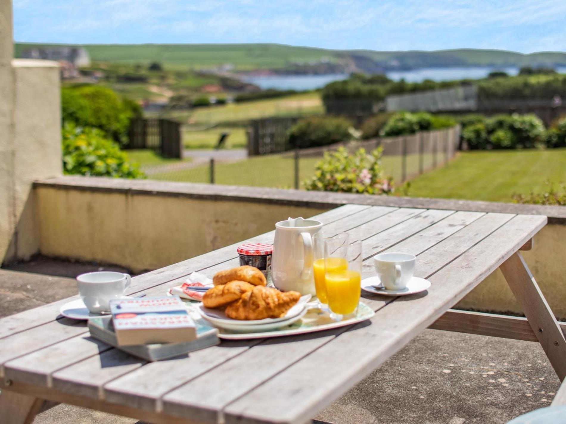 2 Bed in Kingsbridge oc-wdelv view 5